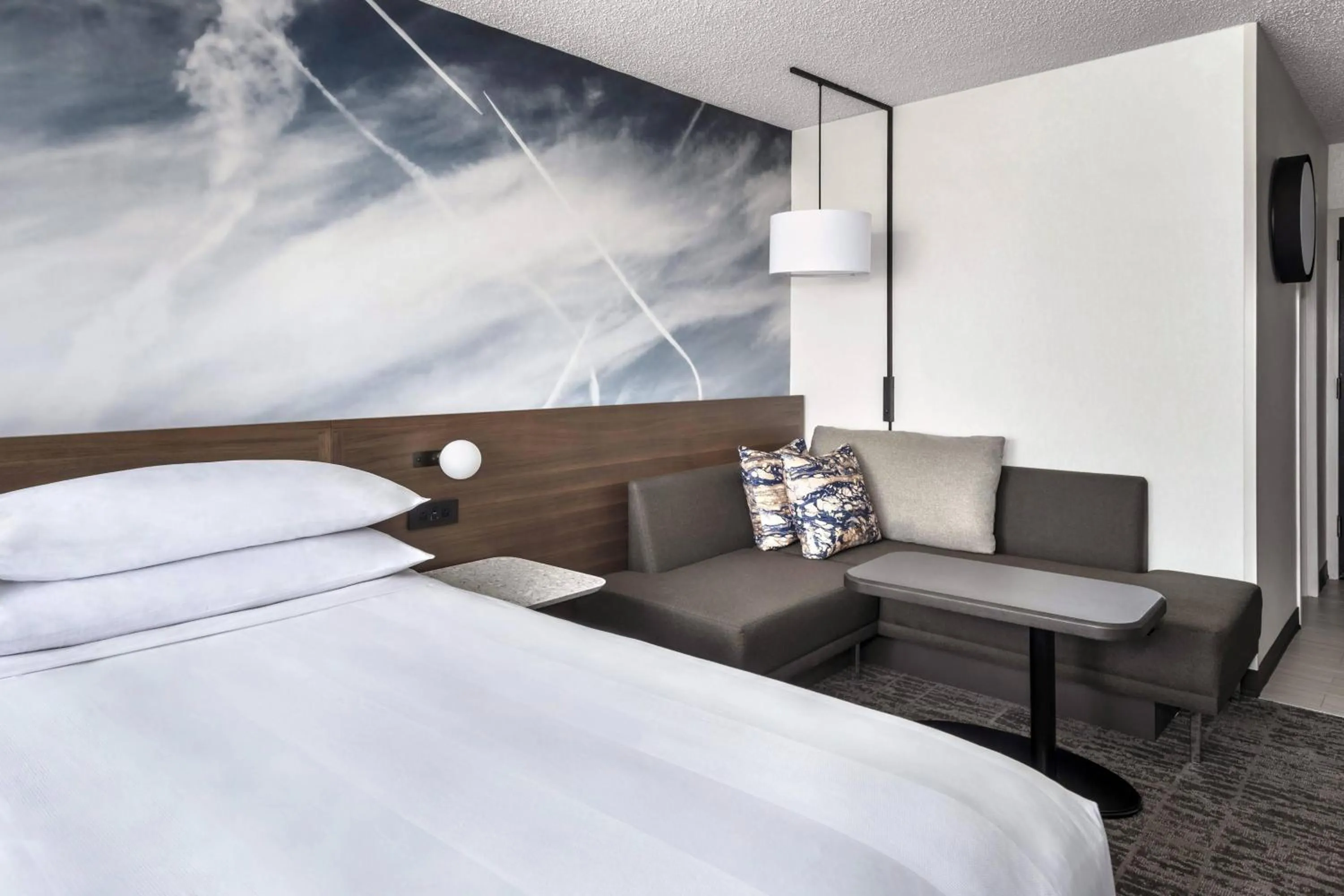 Photo of the whole room, Bed in Newark Liberty International Airport Marriott