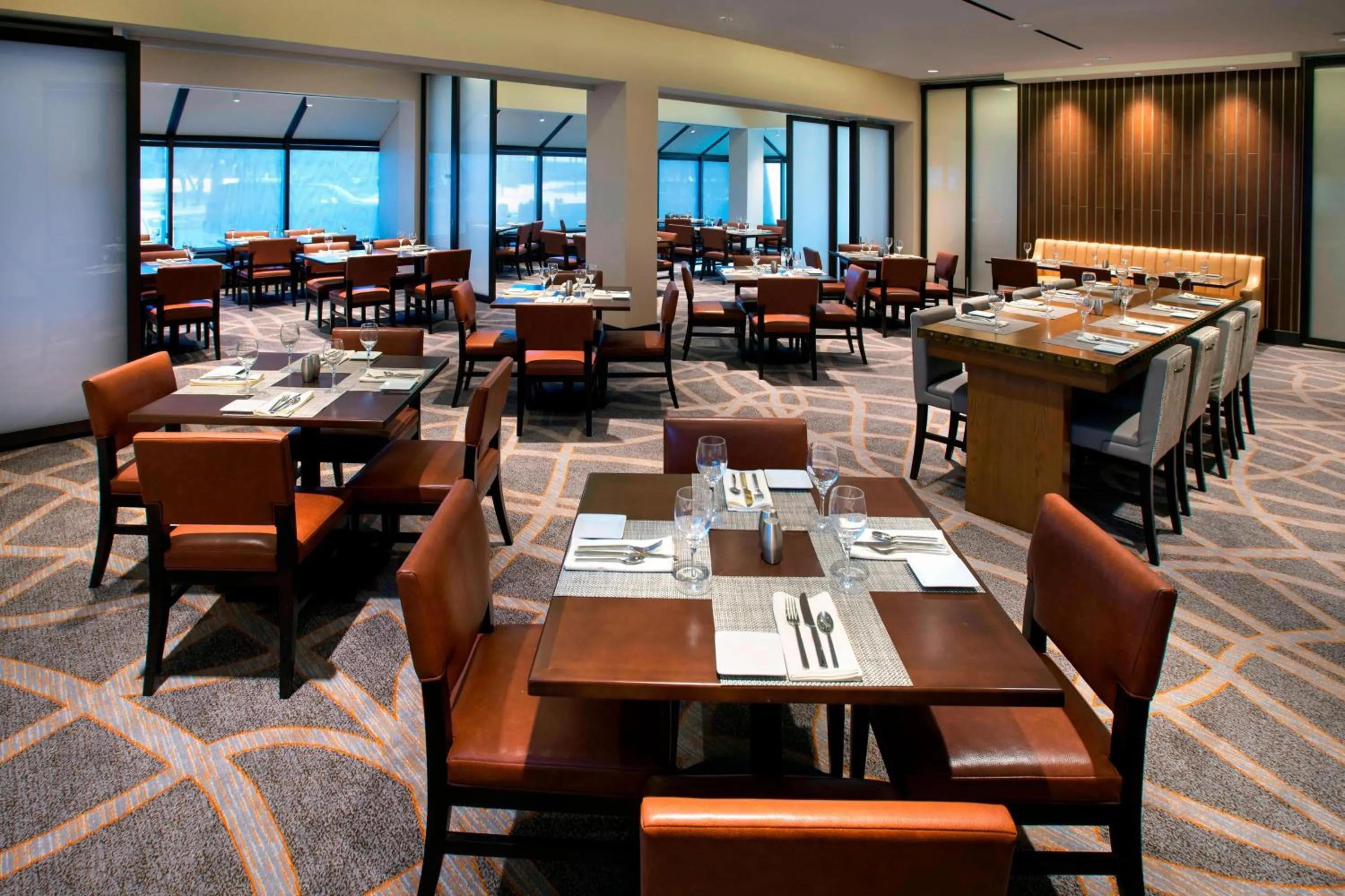 Restaurant/places to eat in Newark Liberty International Airport Marriott