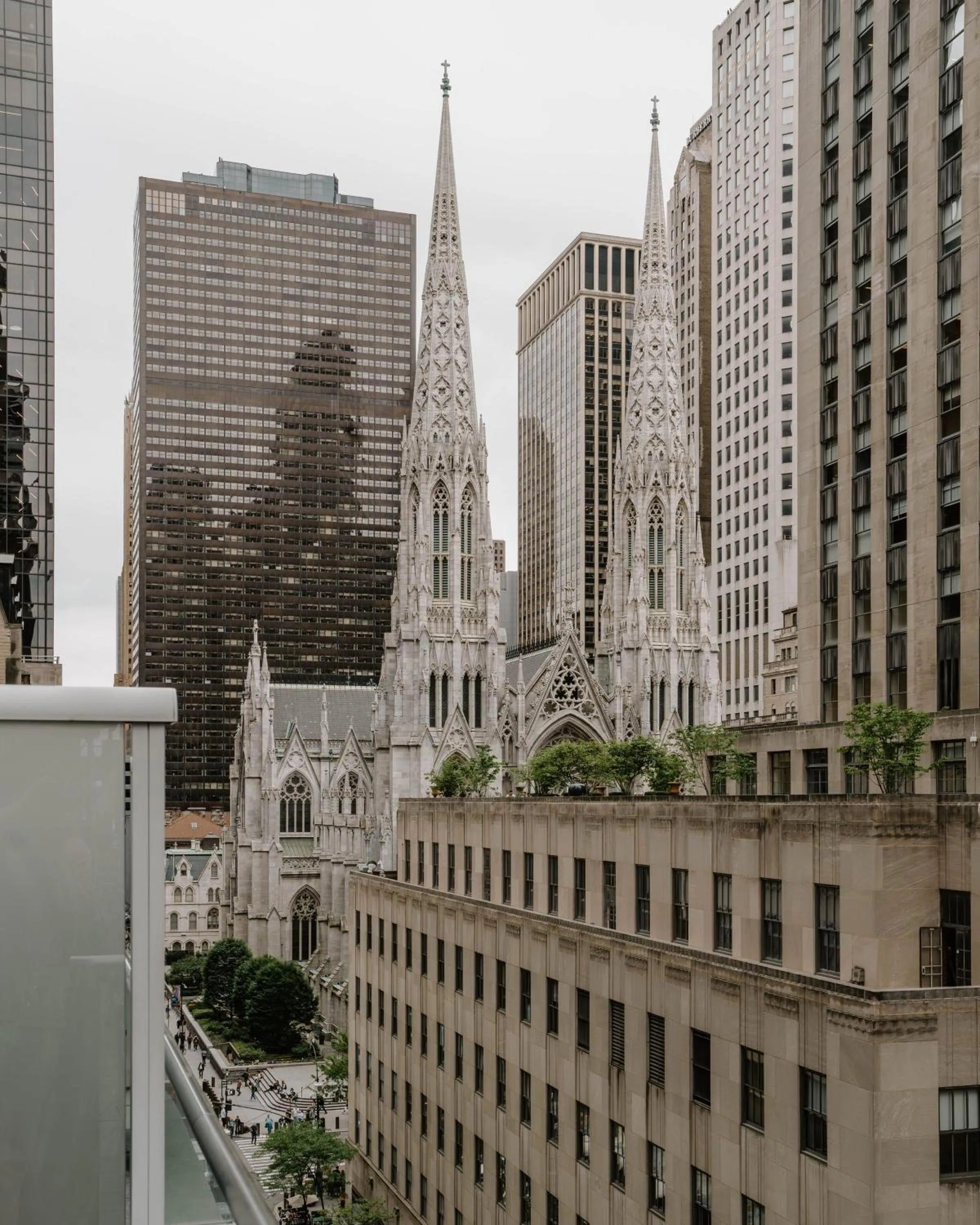Photo of the whole room in The Jewel Hotel, New York