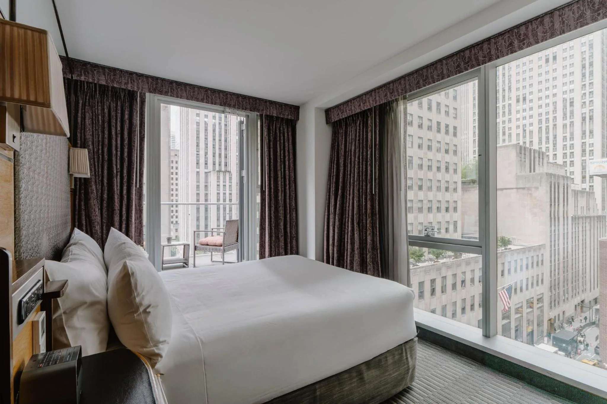 Photo of the whole room, Bed in The Jewel Hotel, New York