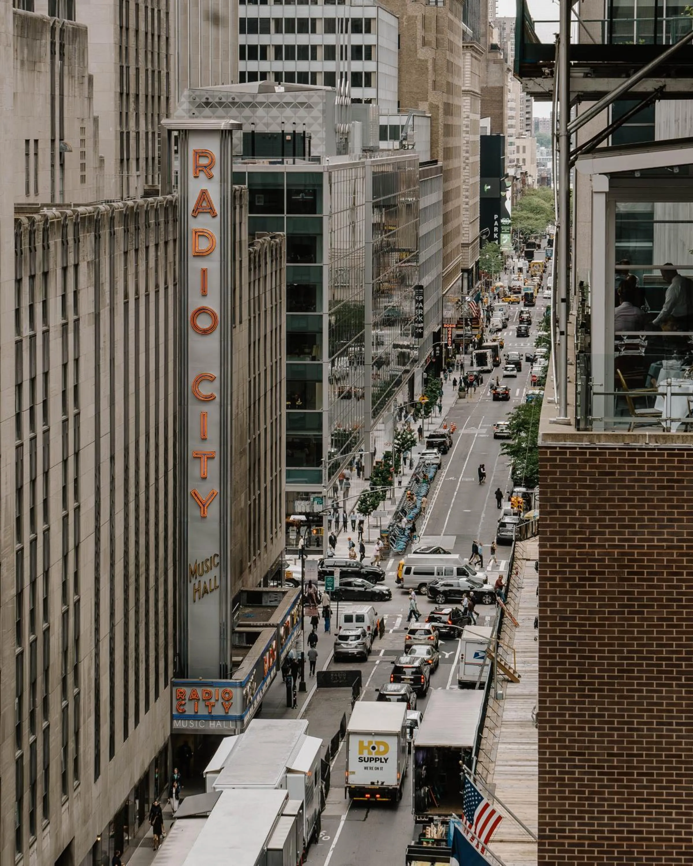 Photo of the whole room in The Jewel Hotel, New York