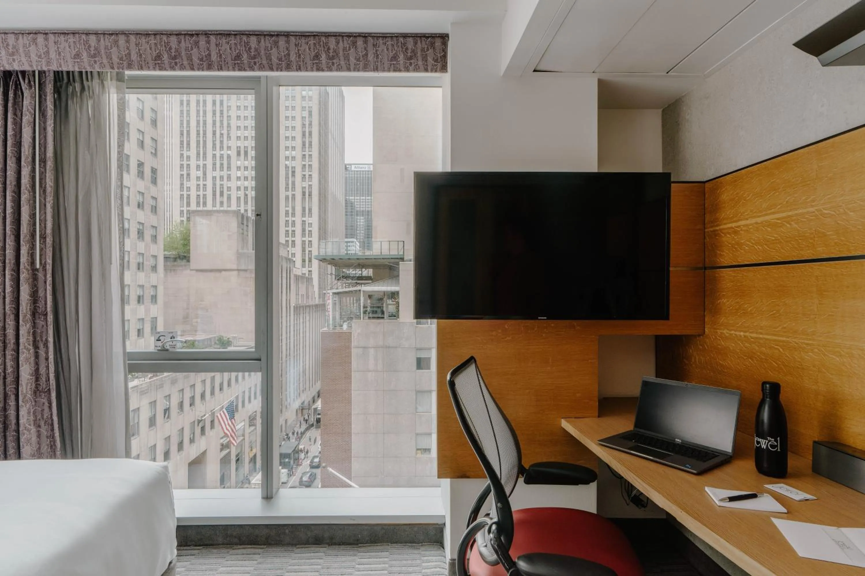 Bedroom, Bed in The Jewel Hotel, New York