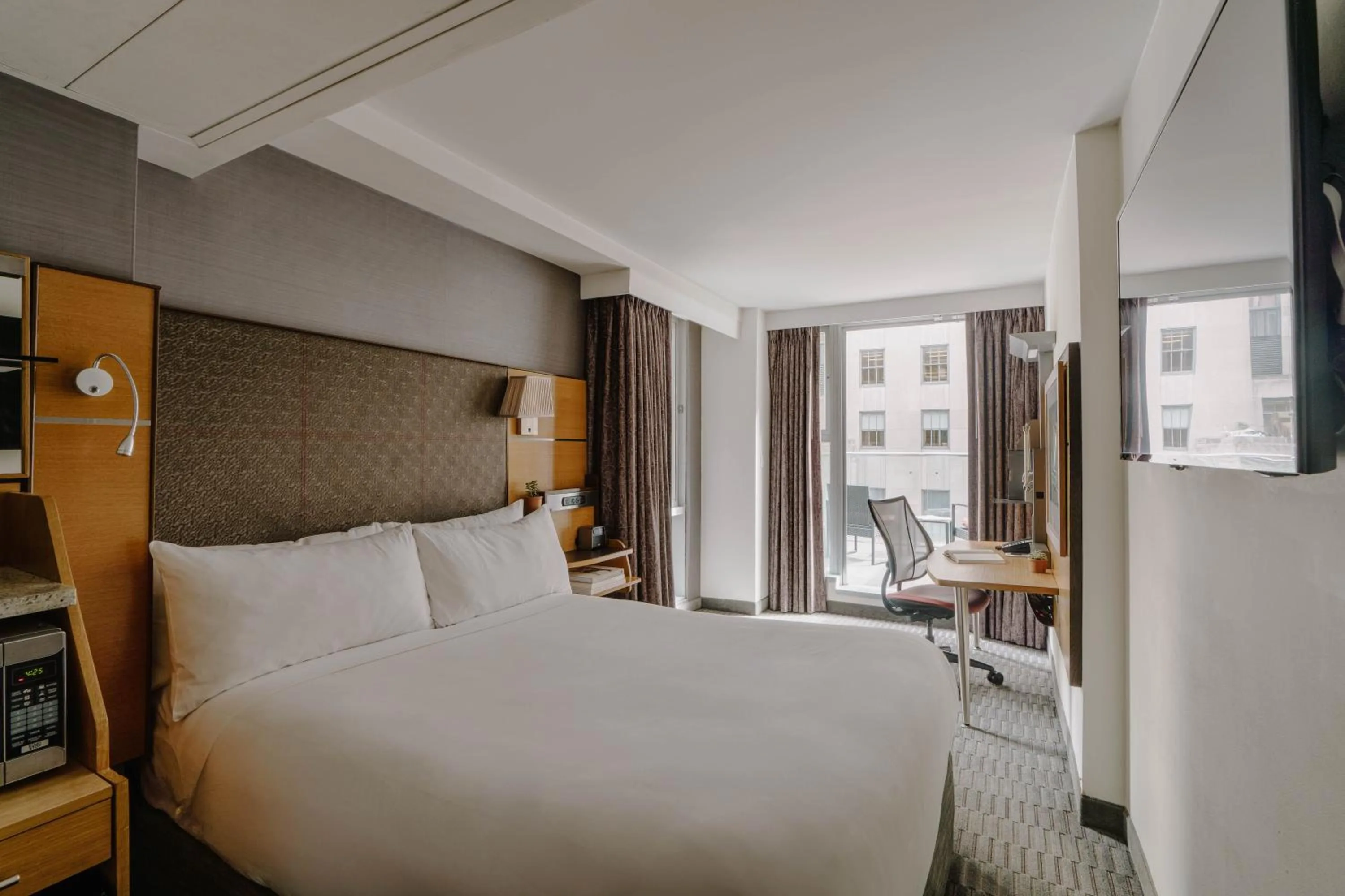 Bed in The Jewel Hotel, New York