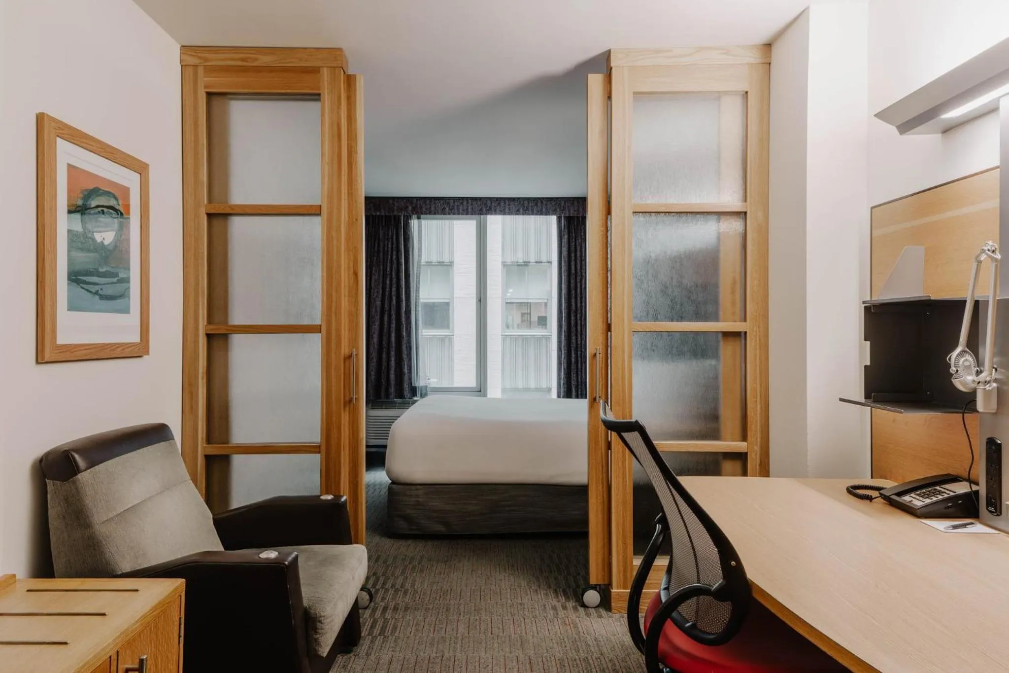 Photo of the whole room, Bed in The Jewel Hotel, New York