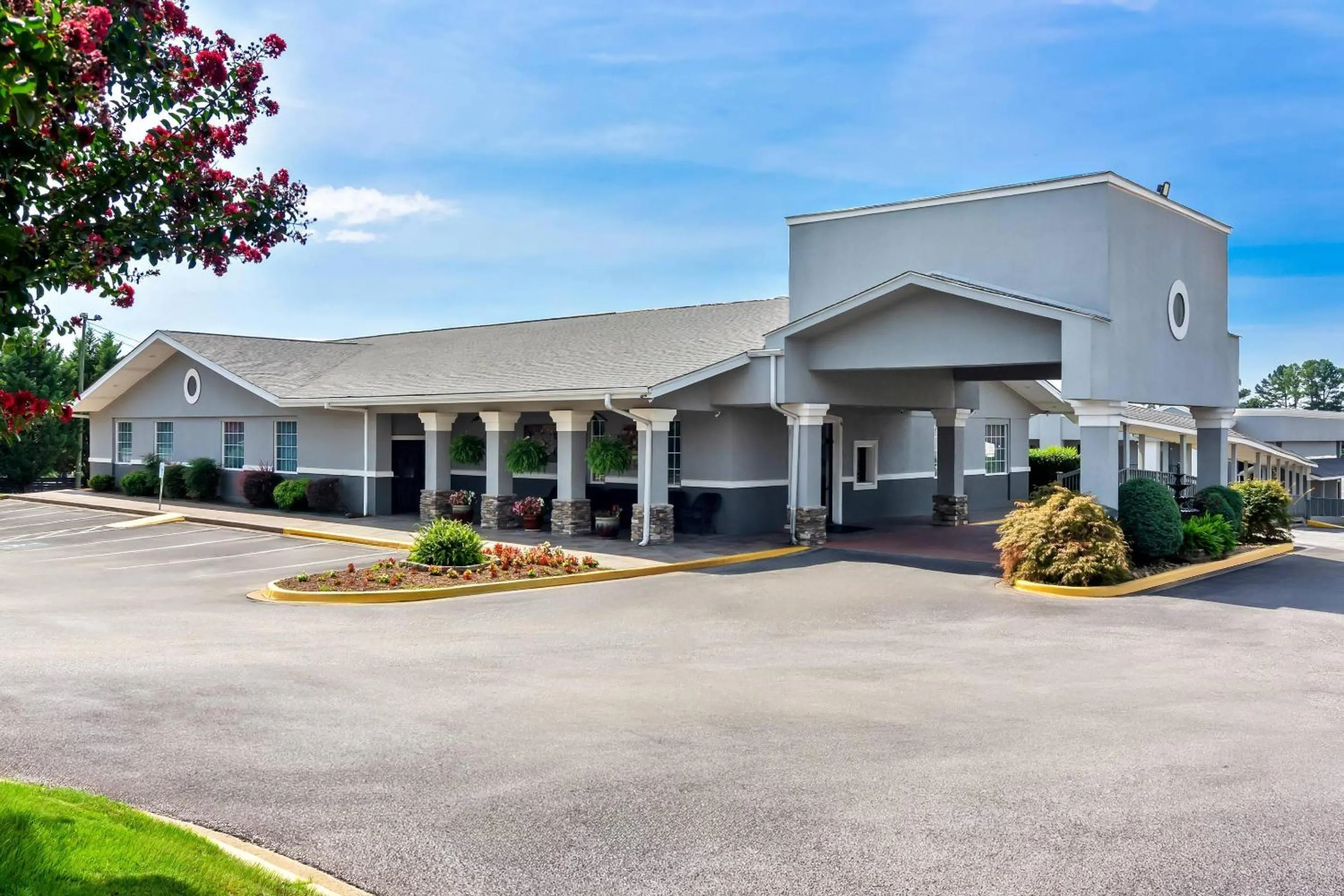 Property building in Quality Inn & Suites Greenville - Haywood Mall
