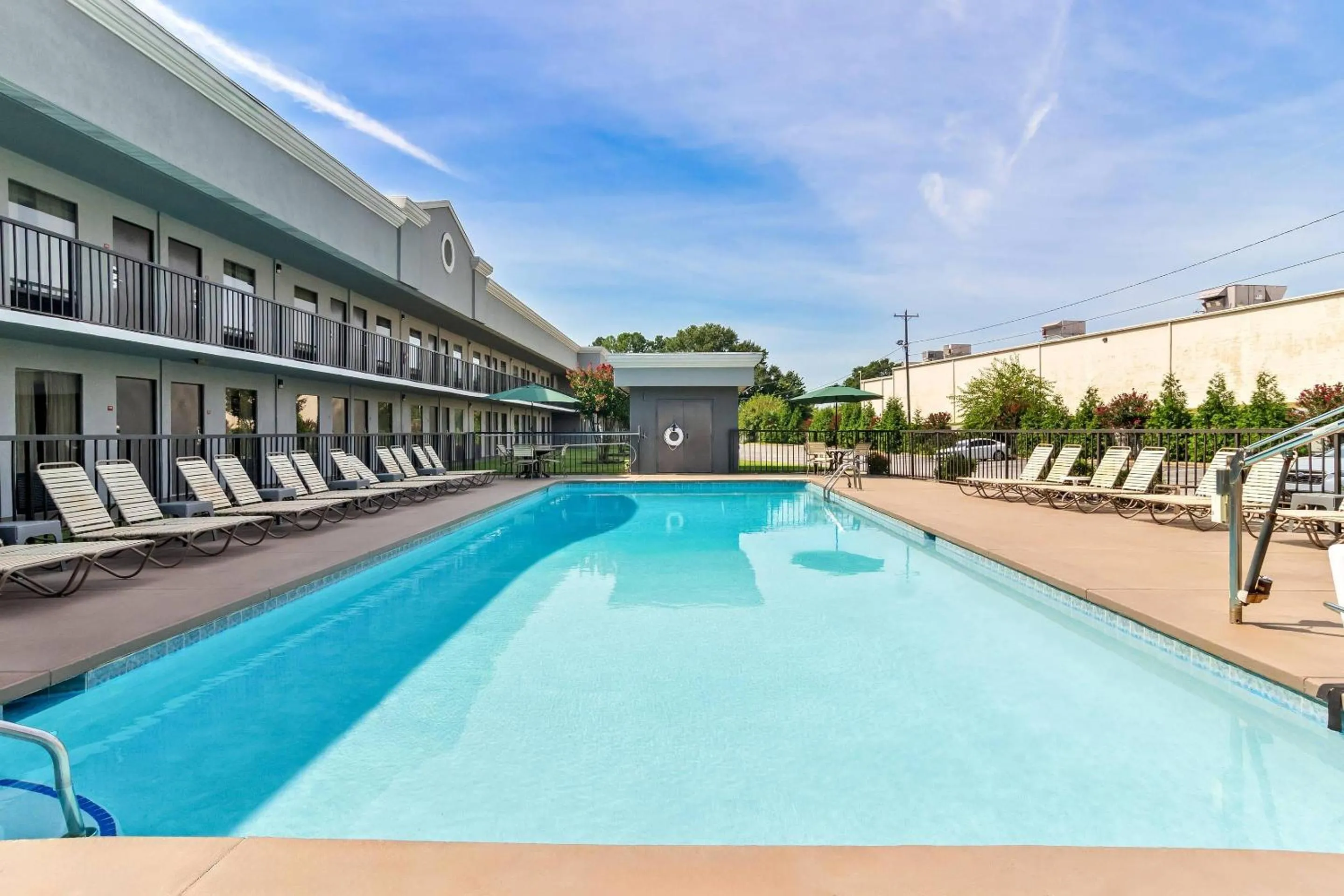 Swimming pool in Quality Inn & Suites Greenville - Haywood Mall
