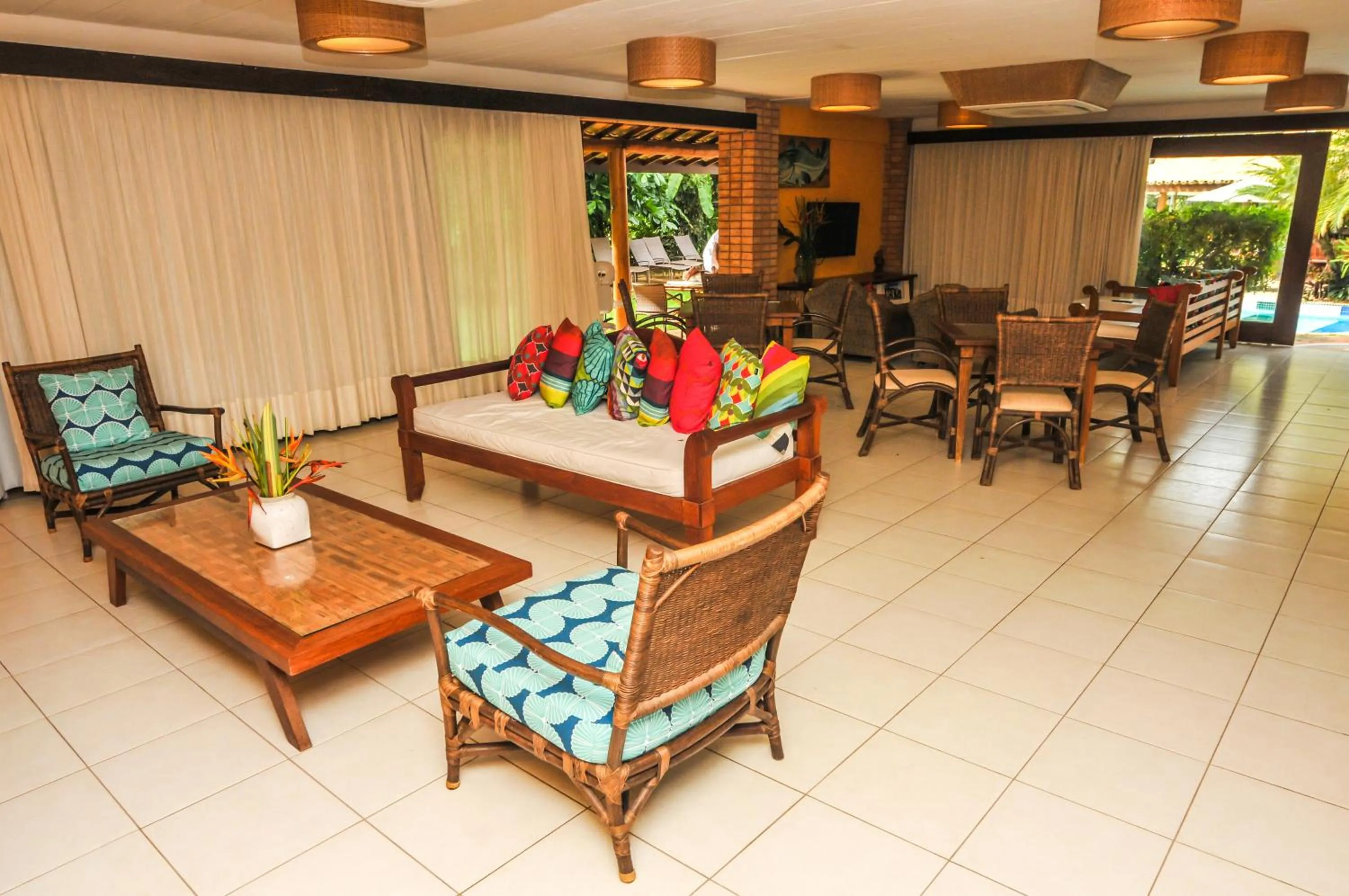 Communal lounge/ TV room in Hotel Via dos Corais