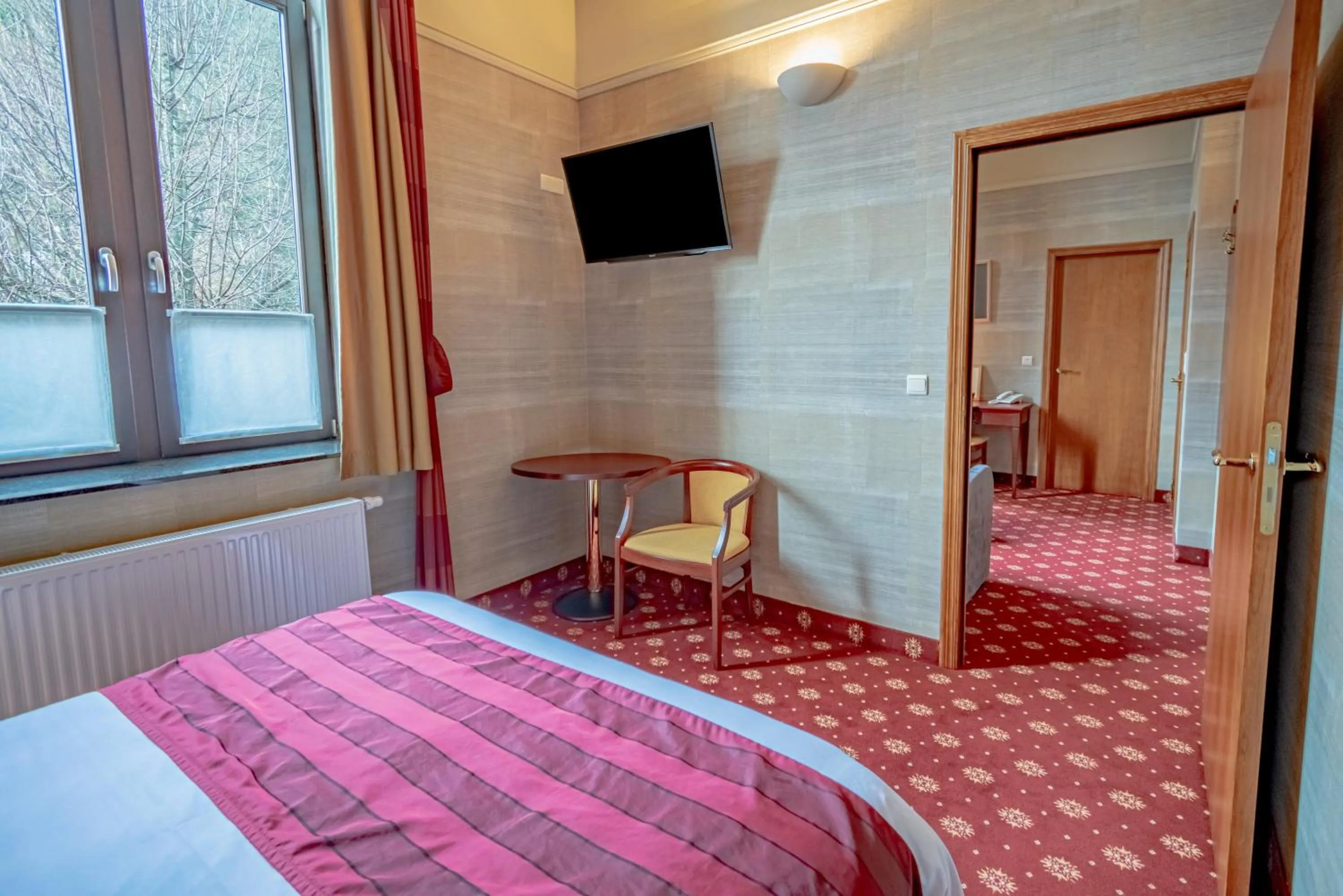 Photo of the whole room, Bed in Hotel des Comtes Durbuy