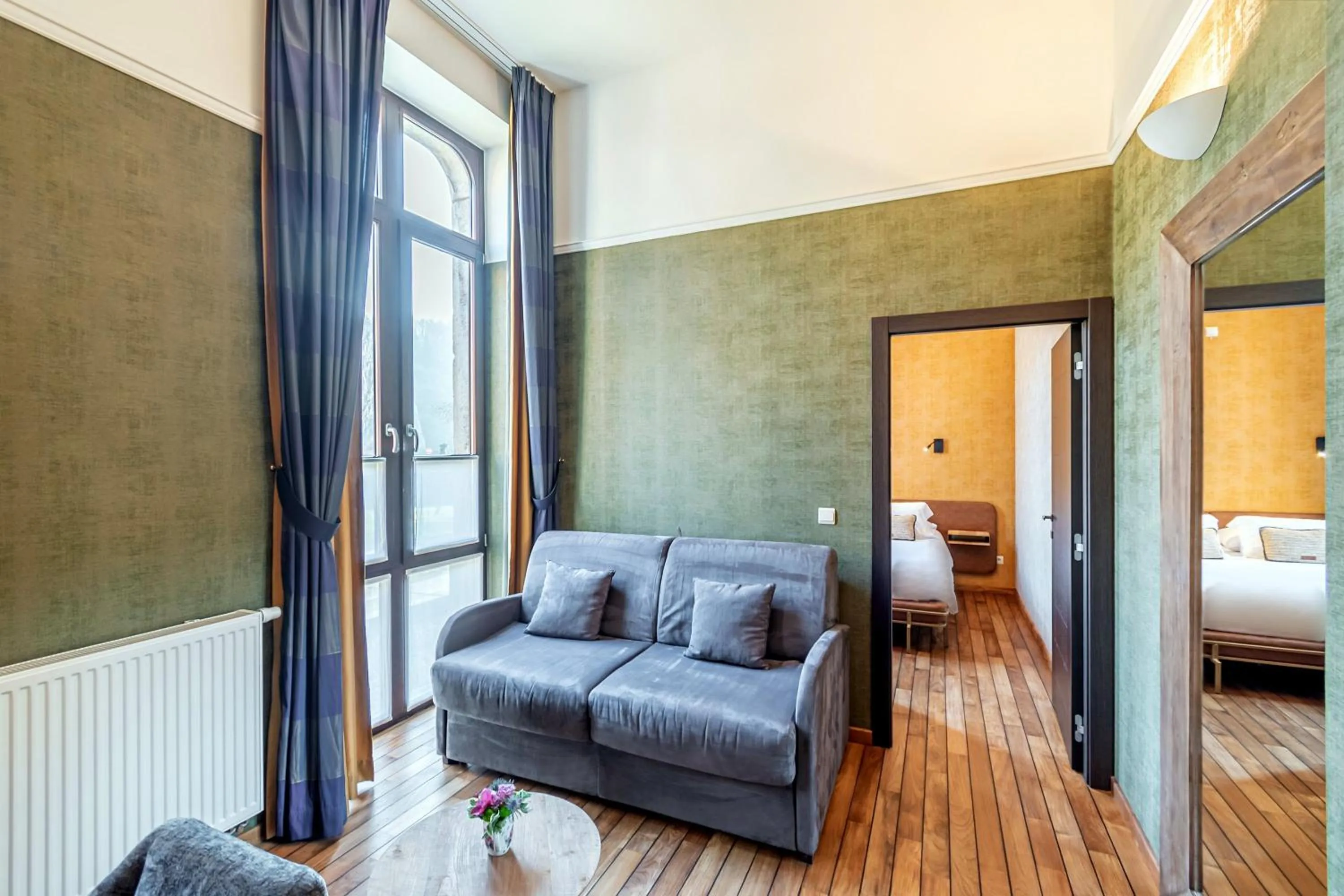 Living room, Bed in Hotel des Comtes Durbuy