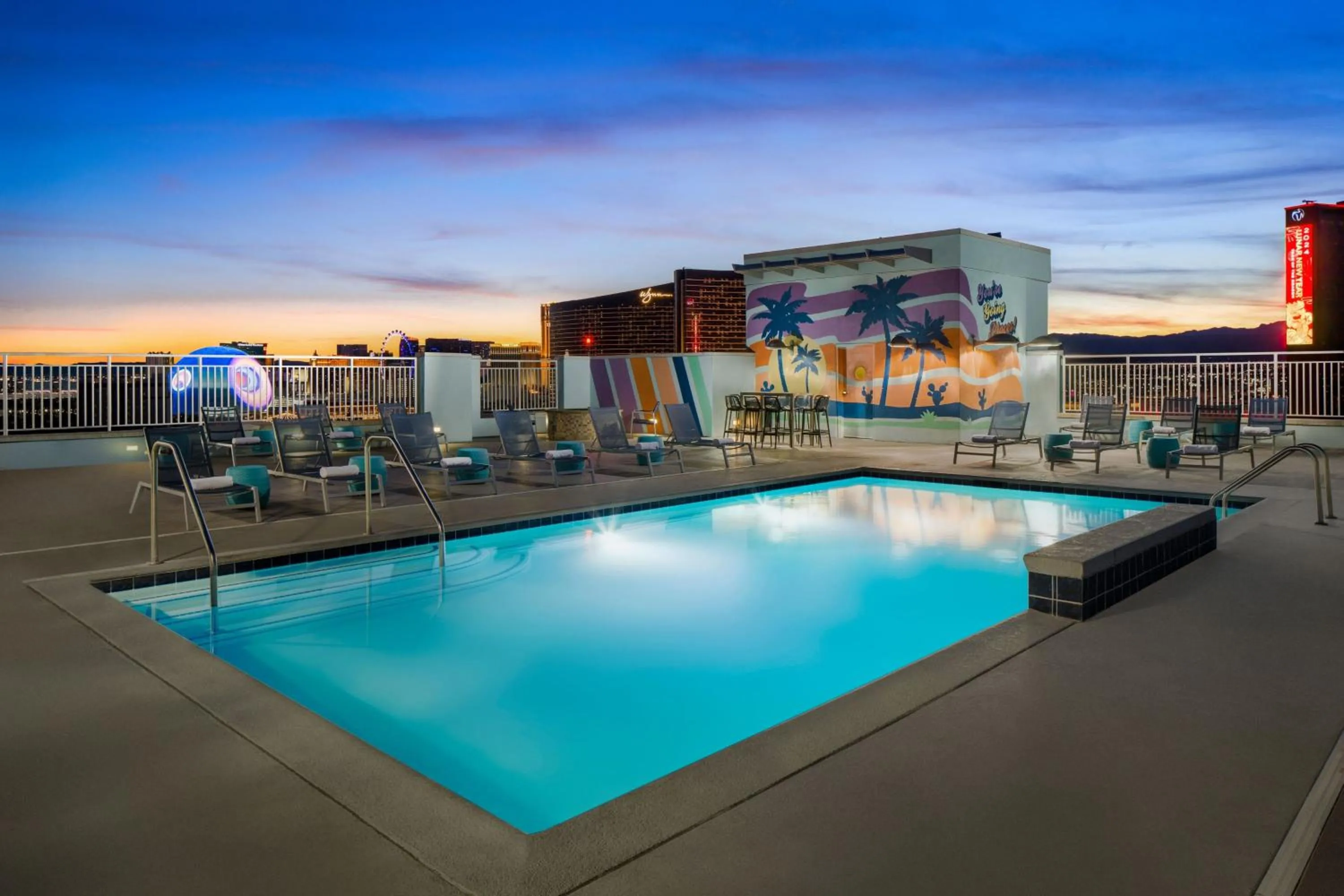 Swimming pool in SpringHill Suites by Marriott Las Vegas Convention Center