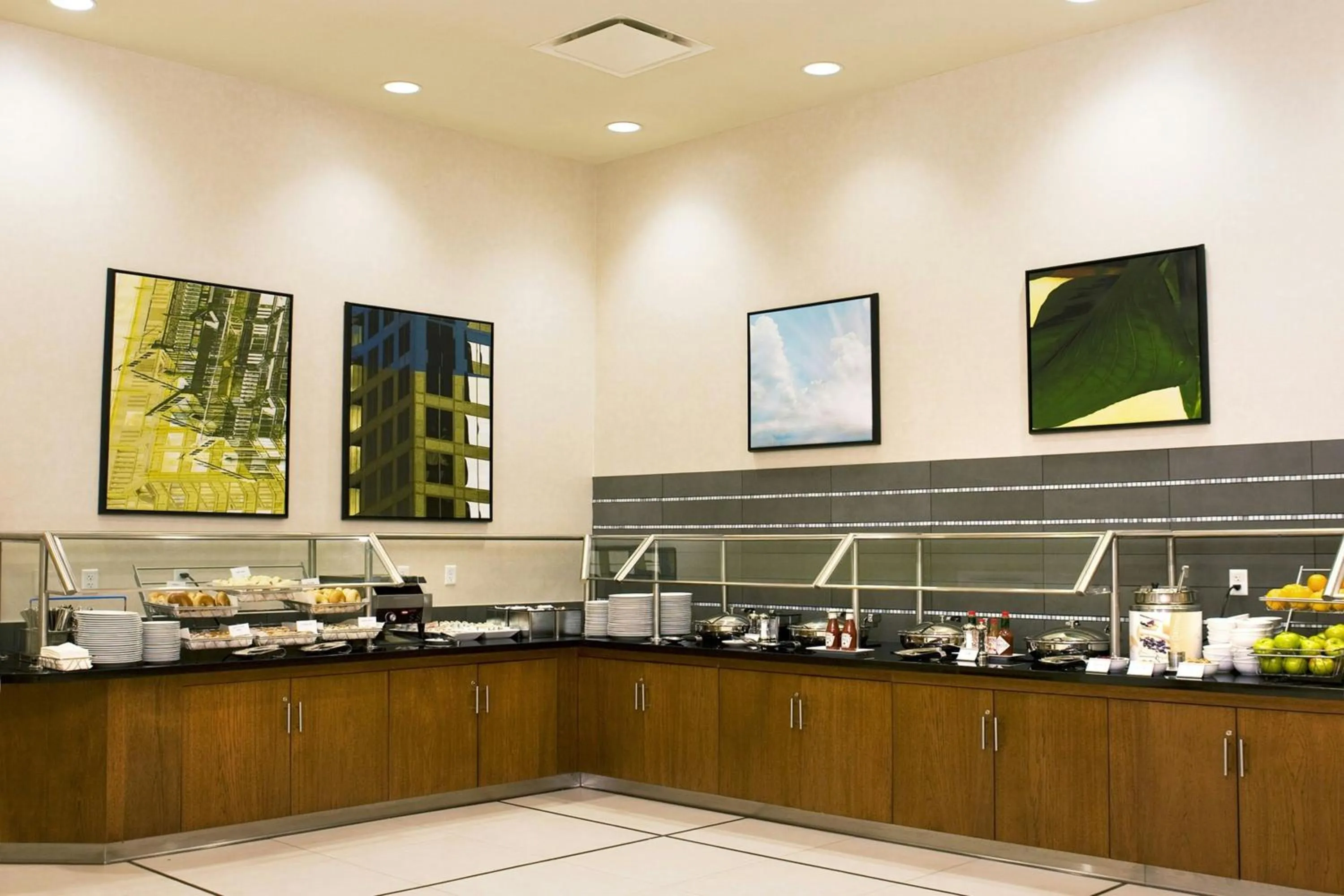 Restaurant/places to eat in SpringHill Suites by Marriott Las Vegas Convention Center