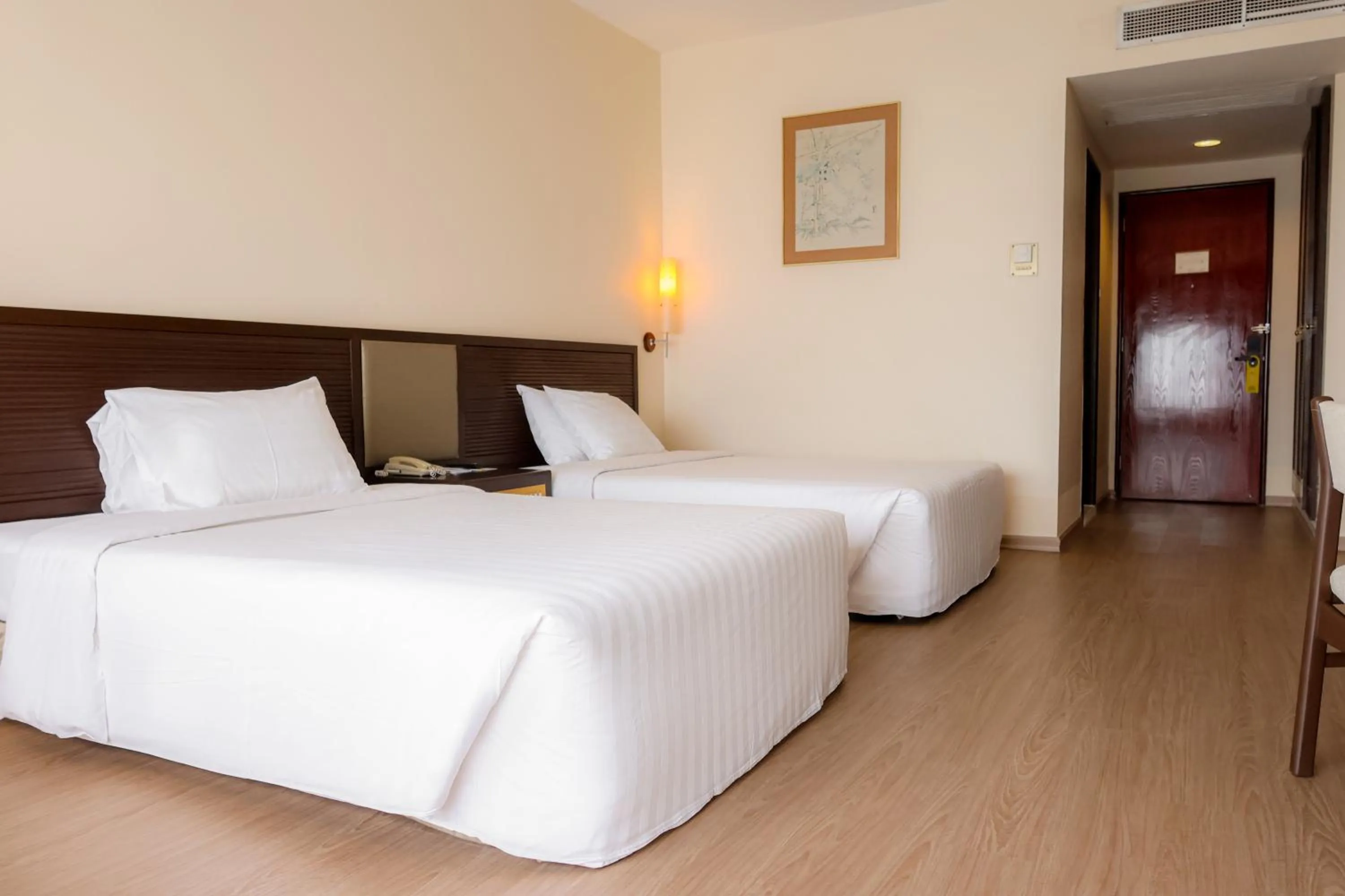 Bedroom, Bed in Hotel Cambodiana