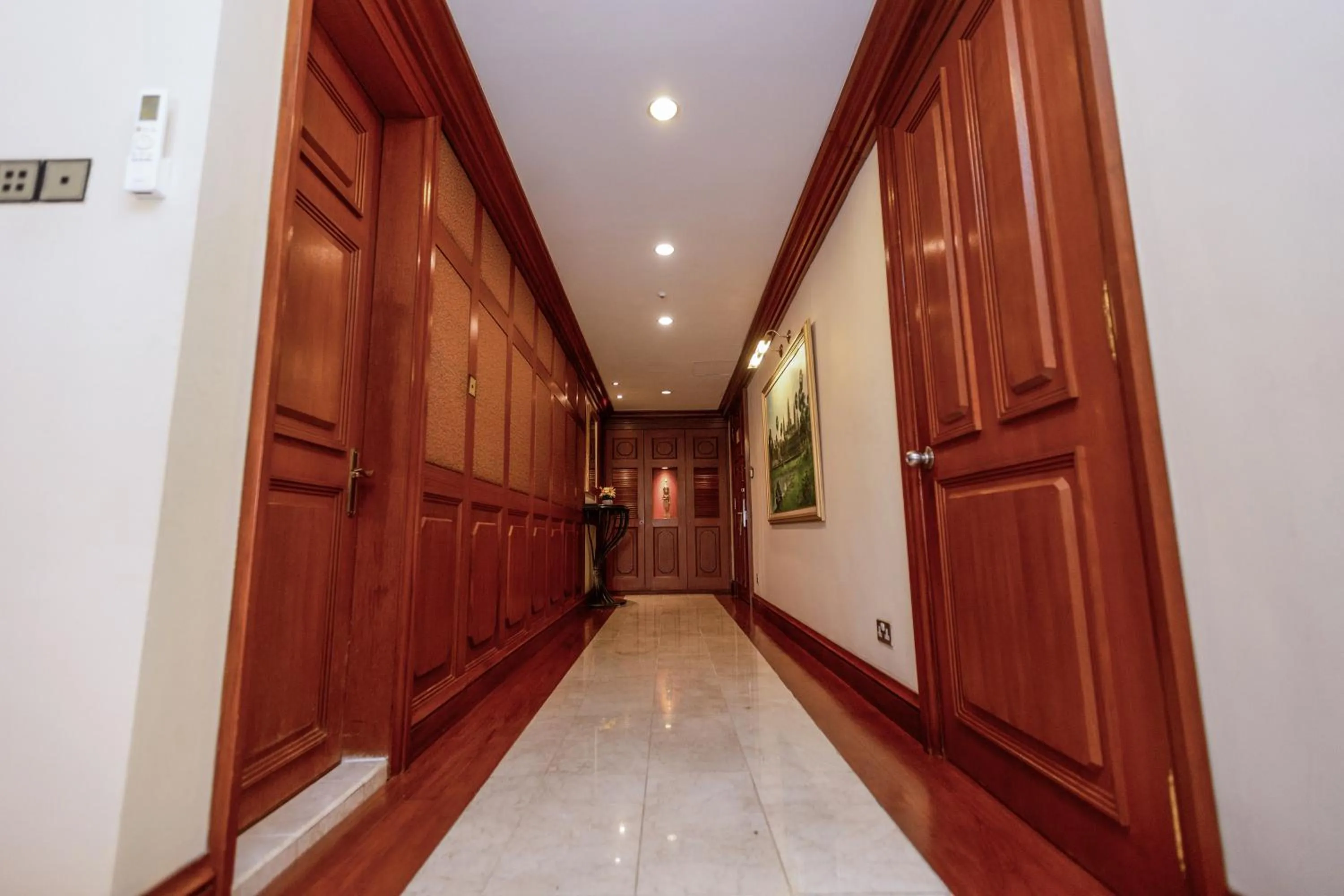 Facade/entrance in Hotel Cambodiana