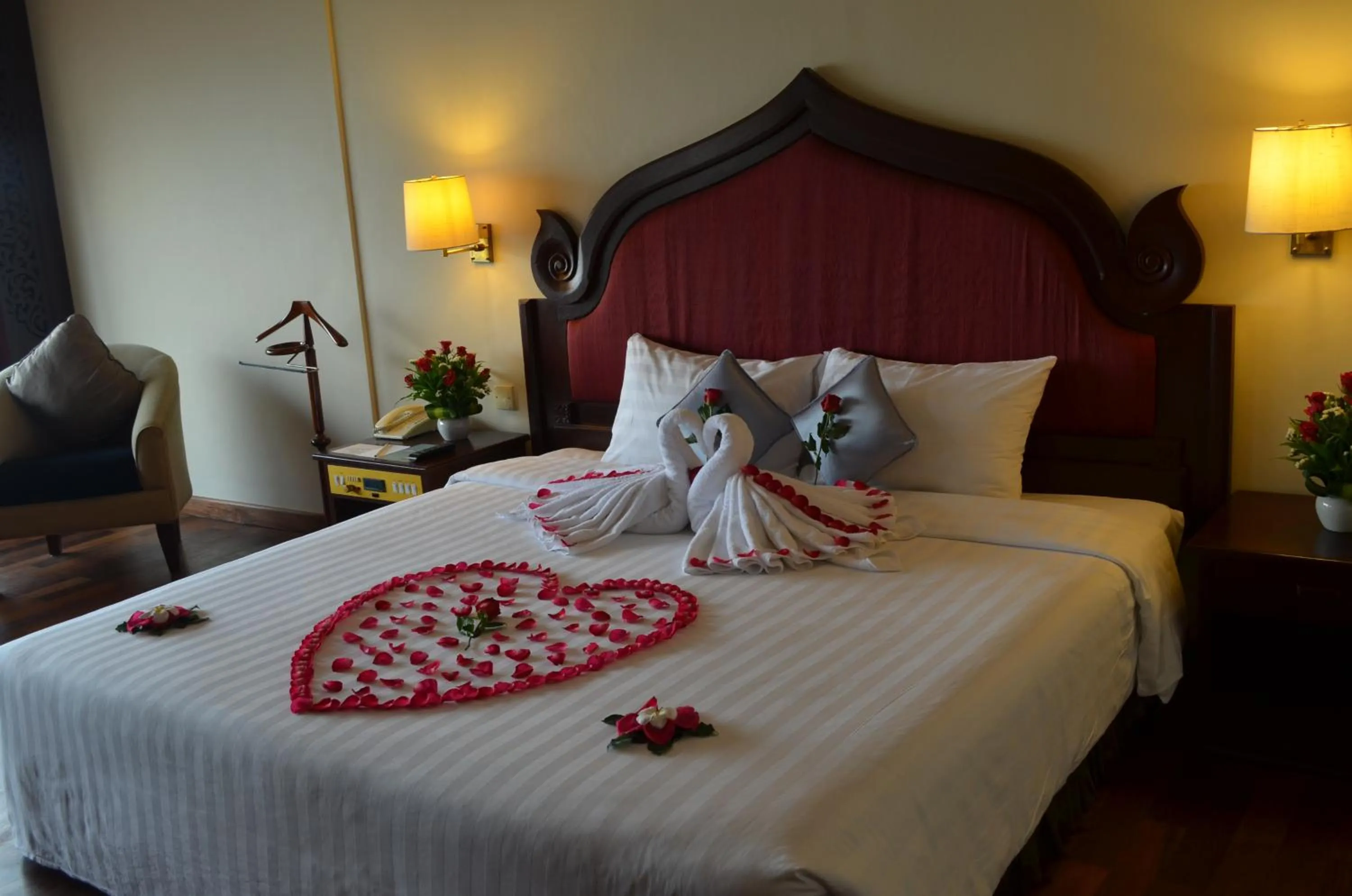 Bedroom, Bed in Hotel Cambodiana