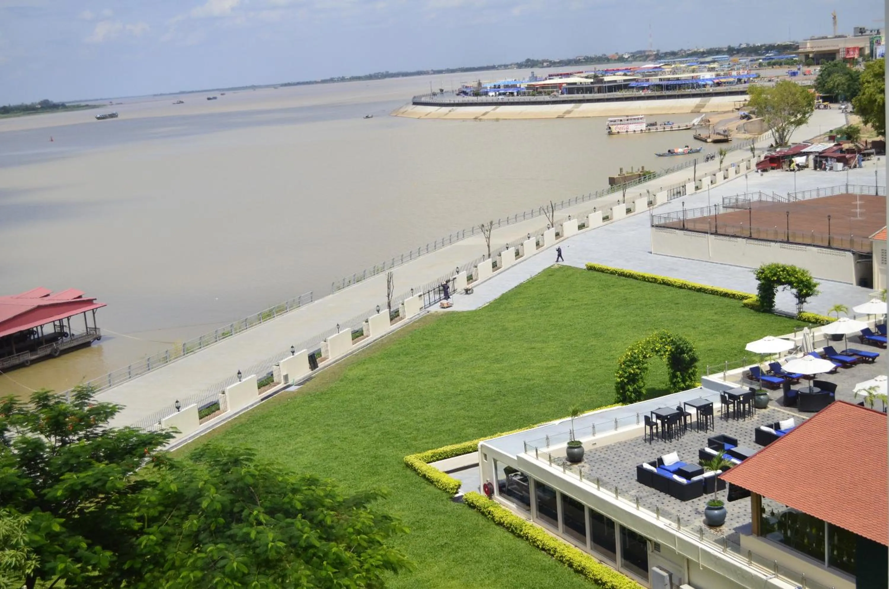 Garden in Hotel Cambodiana