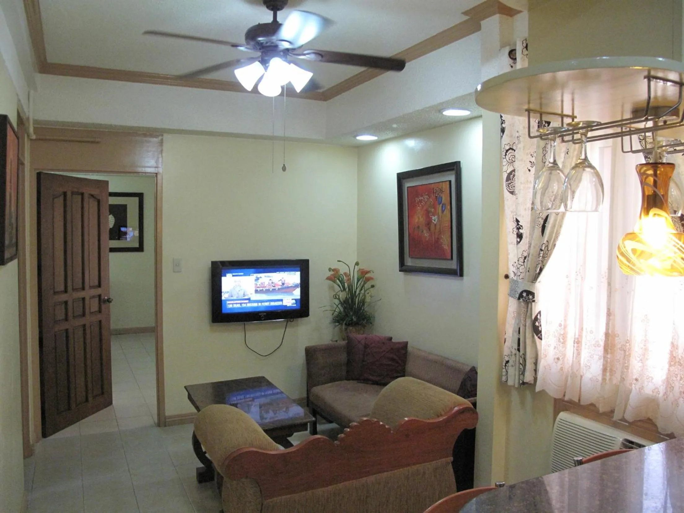 TV and multimedia in Makati Suites at Travelers Inn