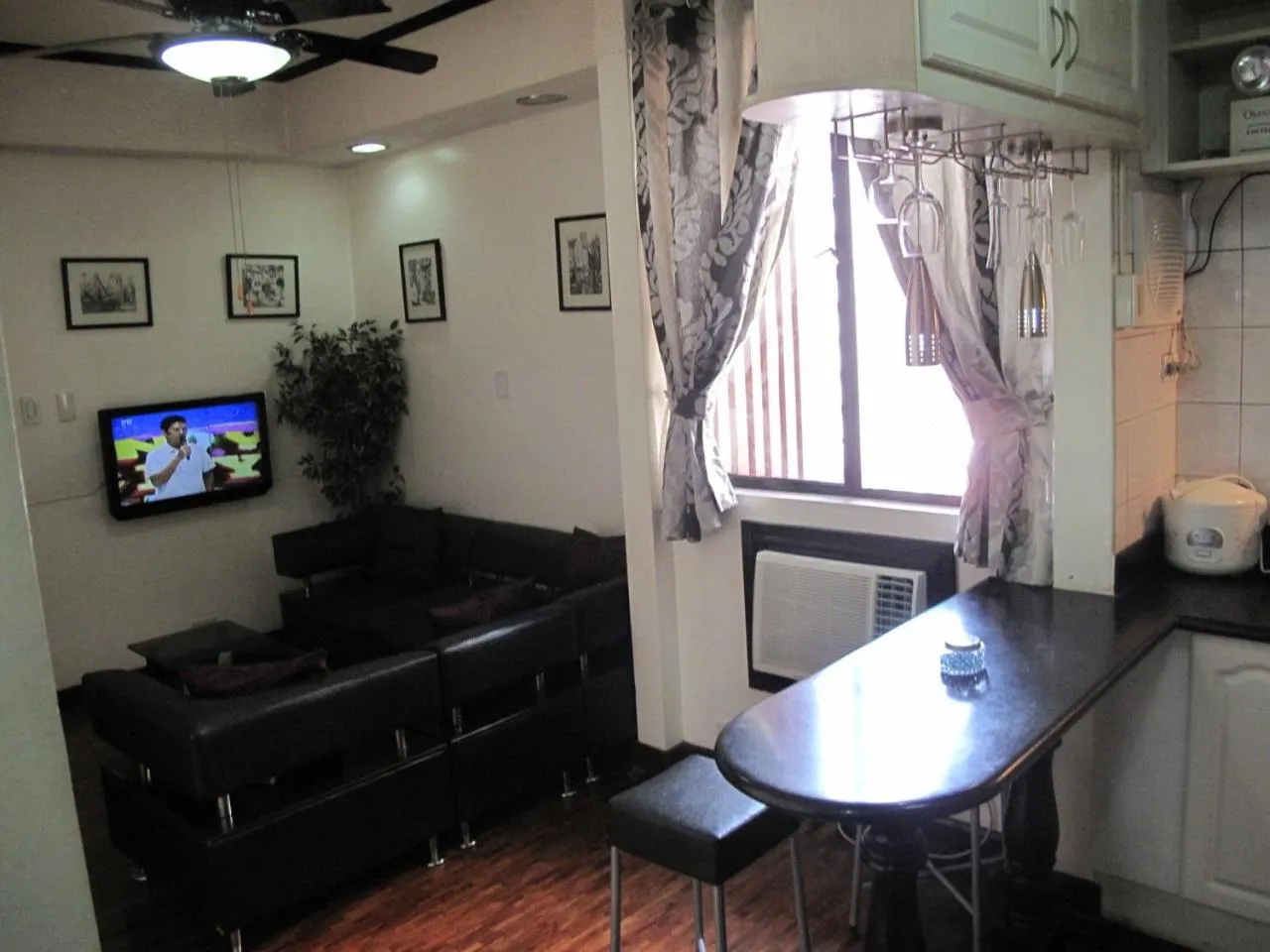 TV and multimedia in Makati Suites at Travelers Inn