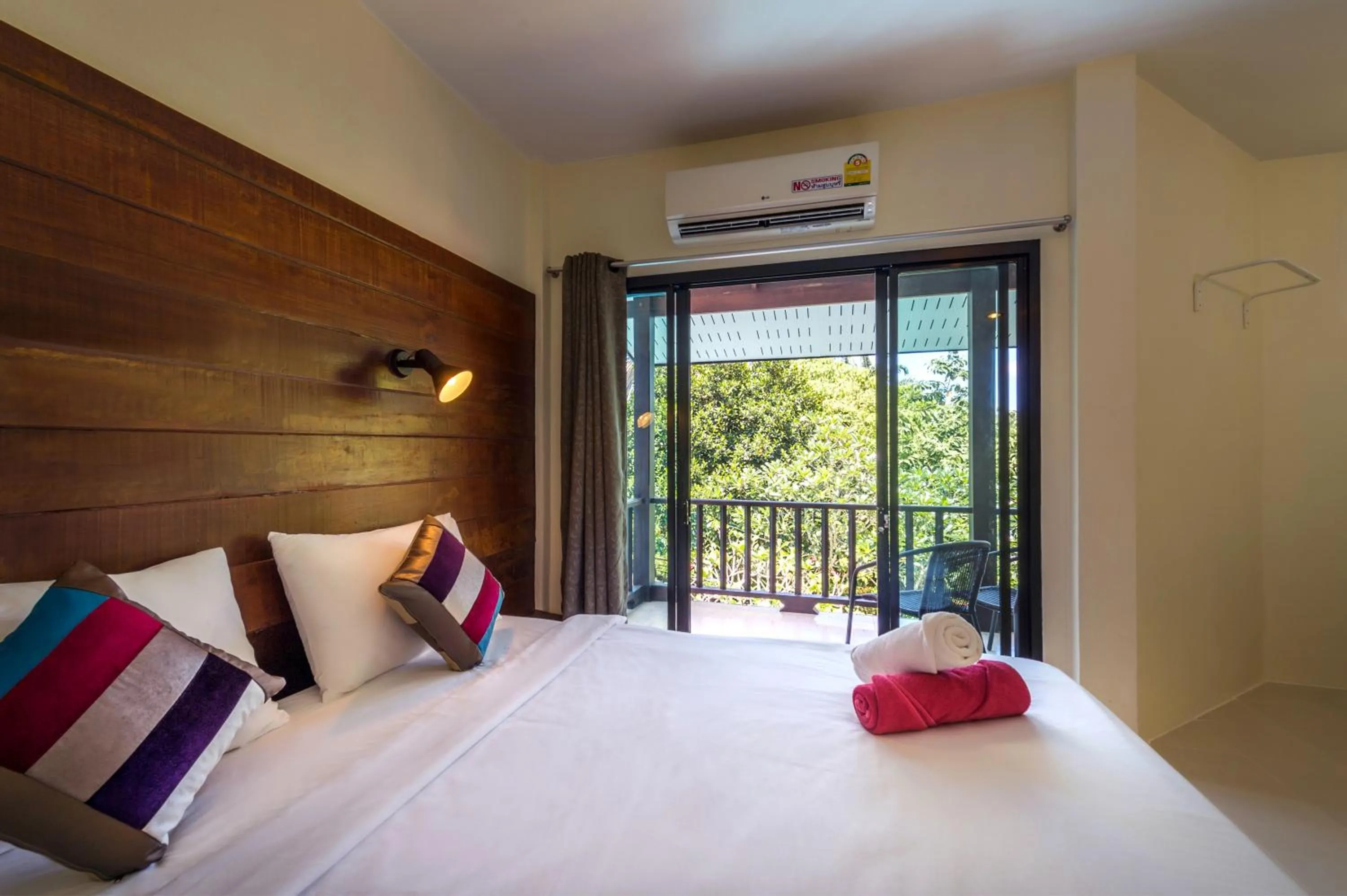 Bed in Lanta Thip House by Swiss-Belhotel