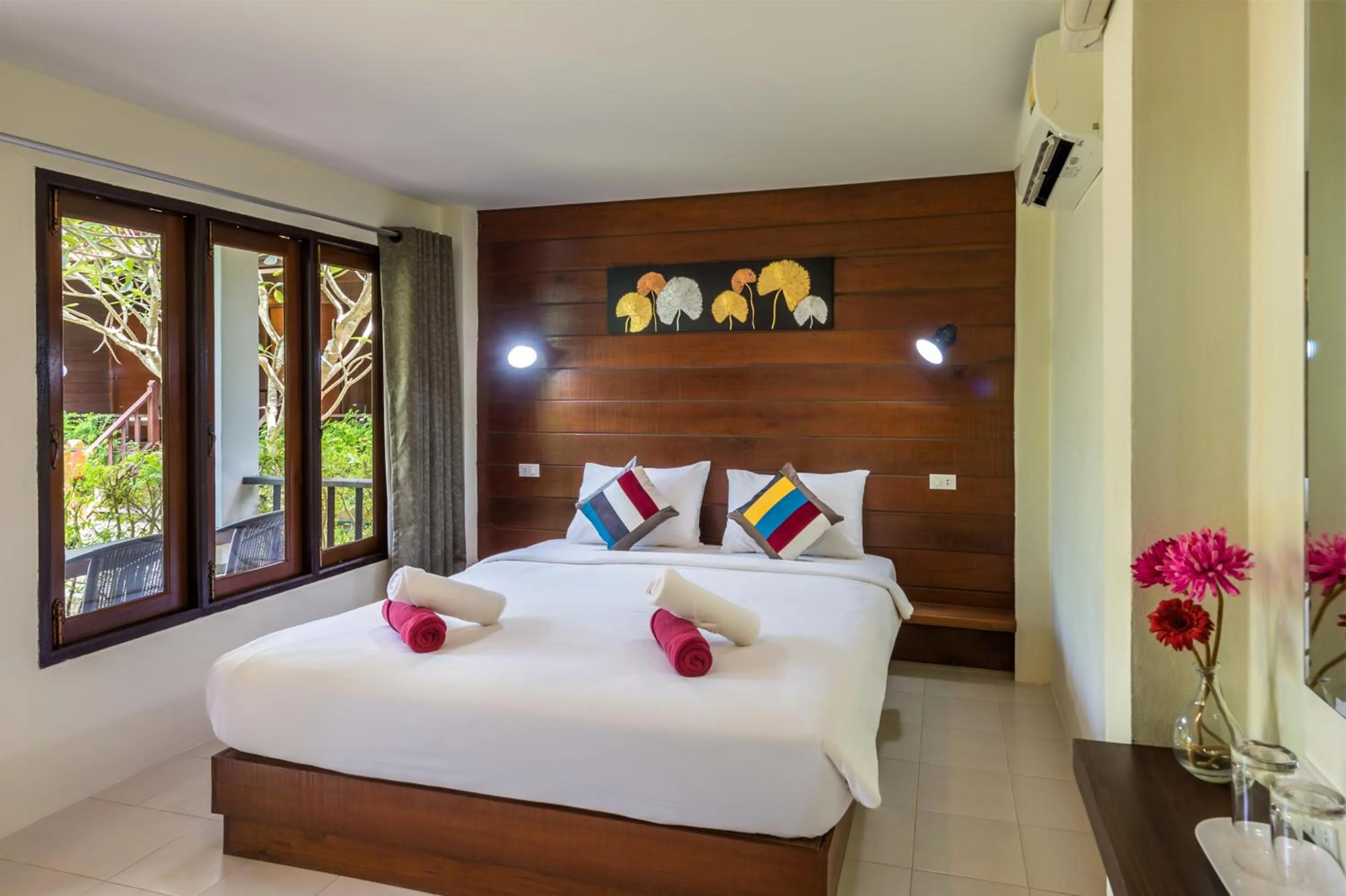 Bed in Lanta Thip House by Swiss-Belhotel