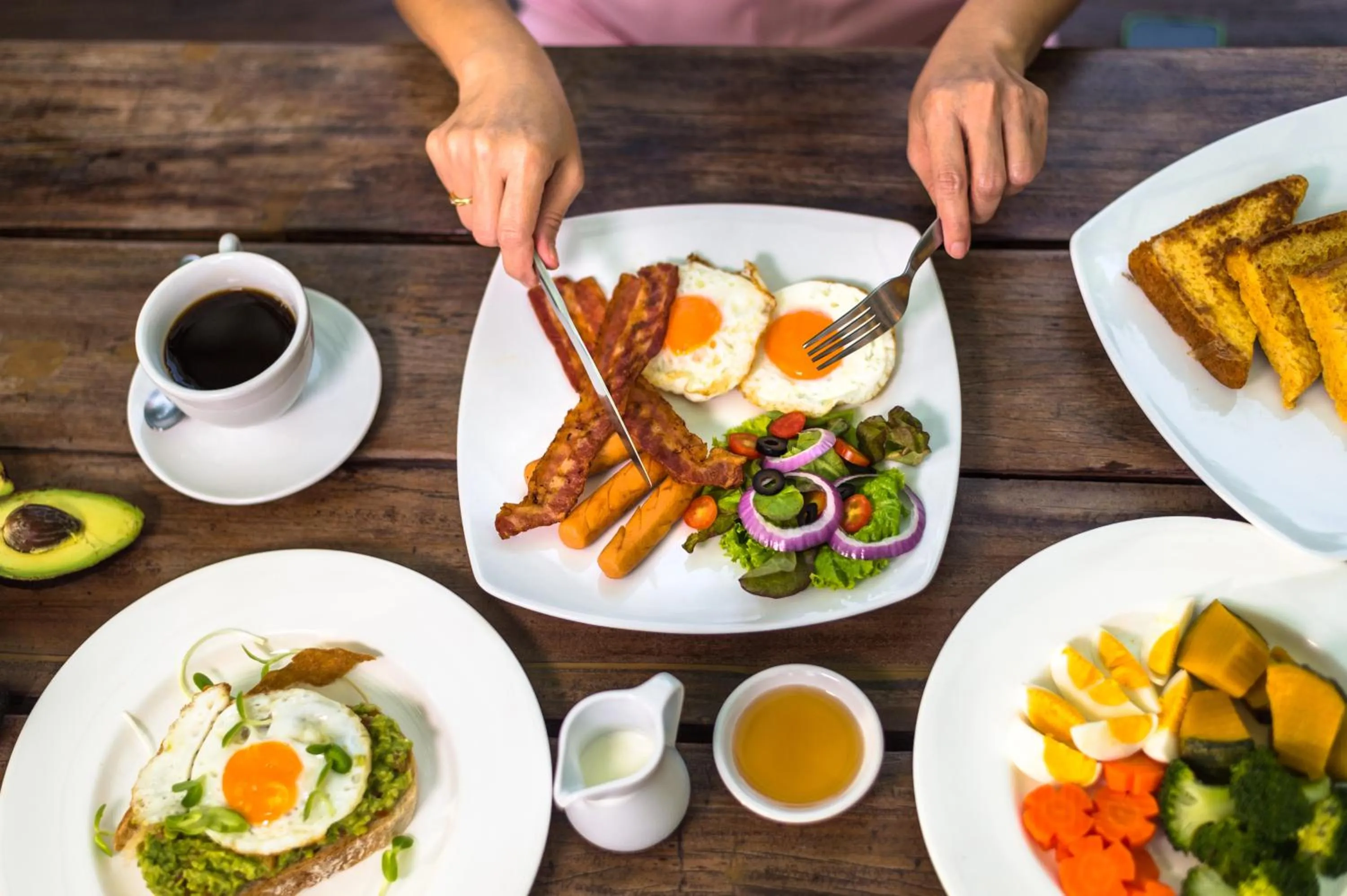 Breakfast in Lanta Thip House by Swiss-Belhotel