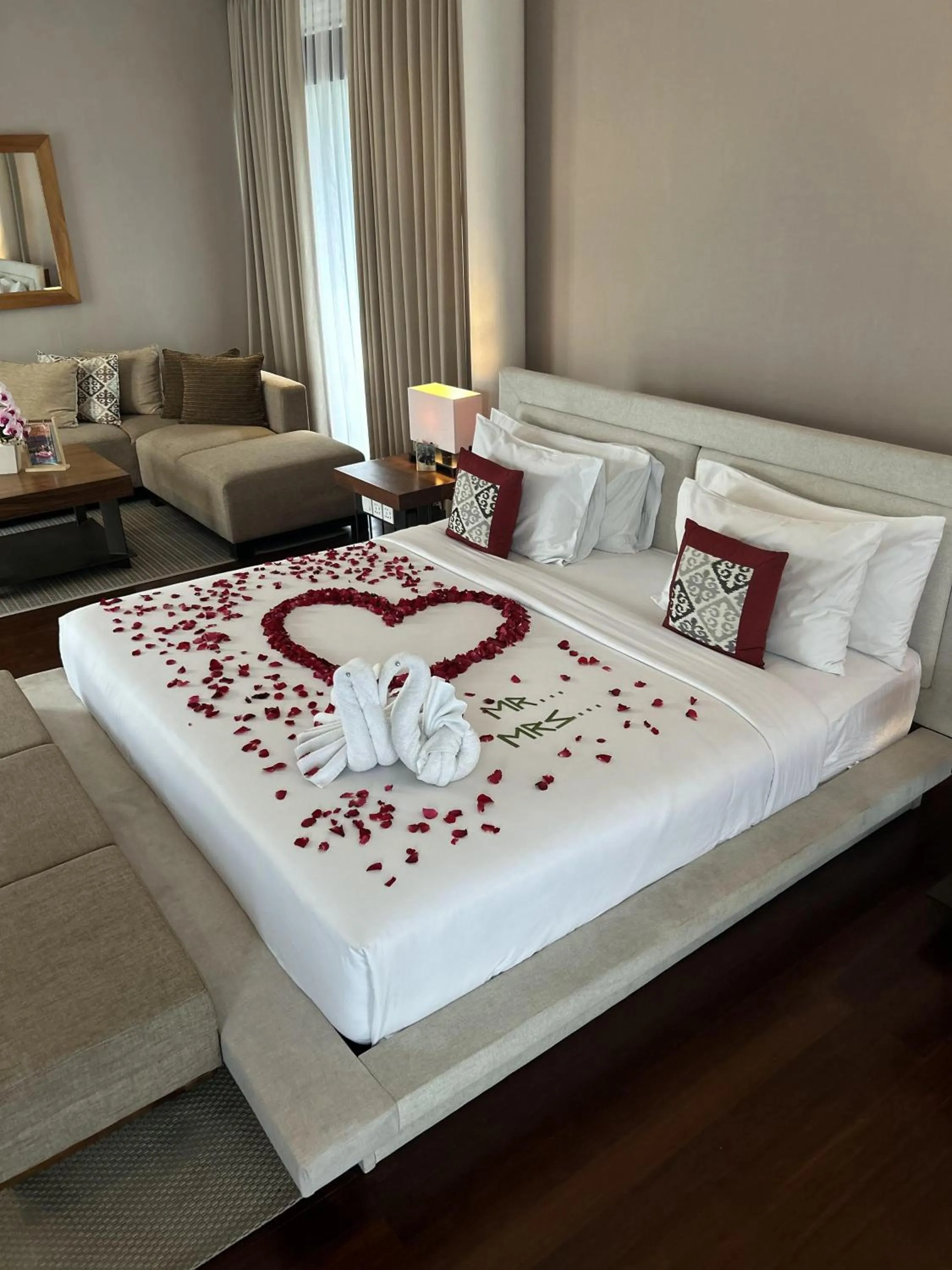 Property building, Bed in Javana Royal Villas