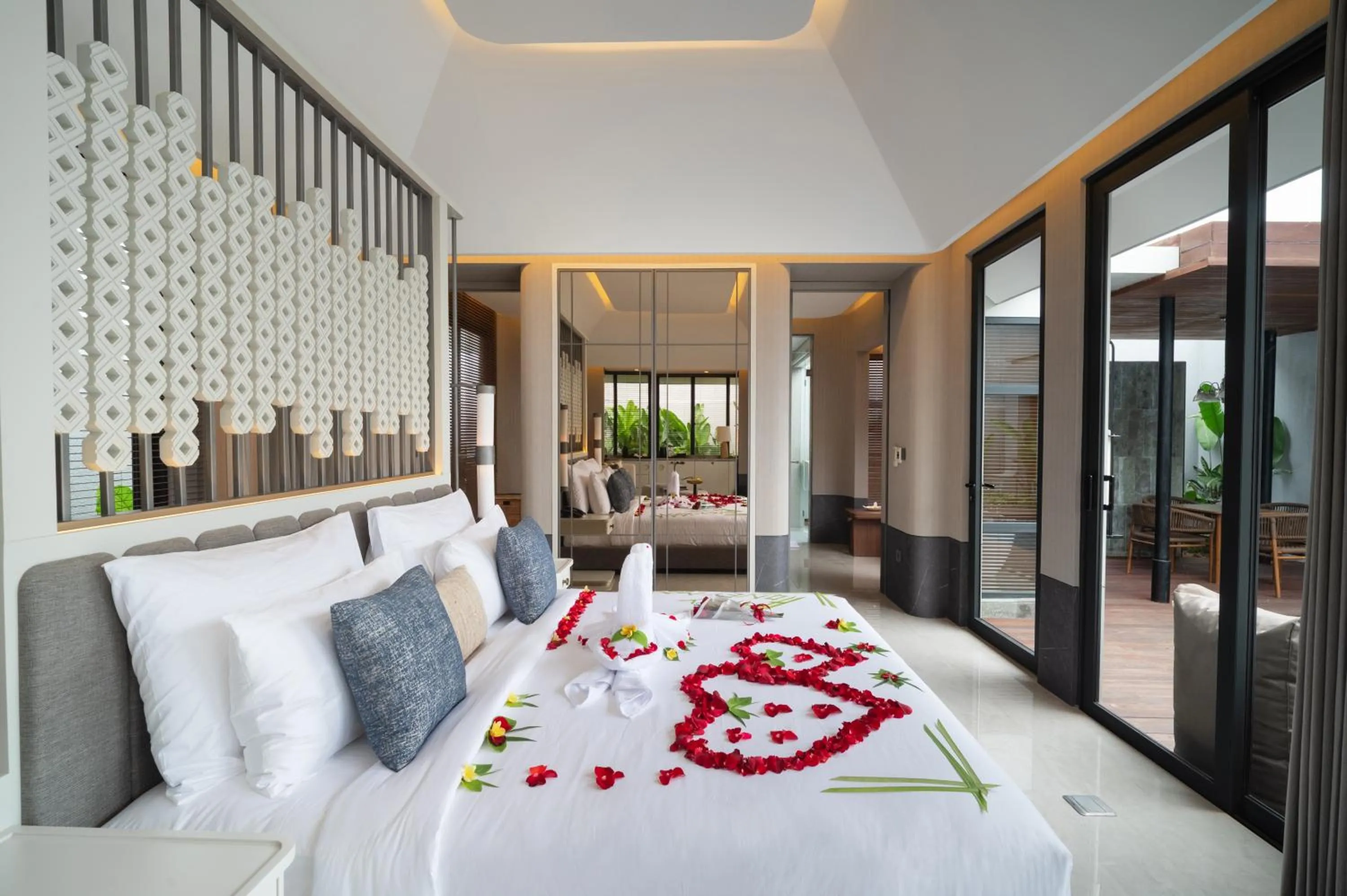 Bed in Javana Royal Villas