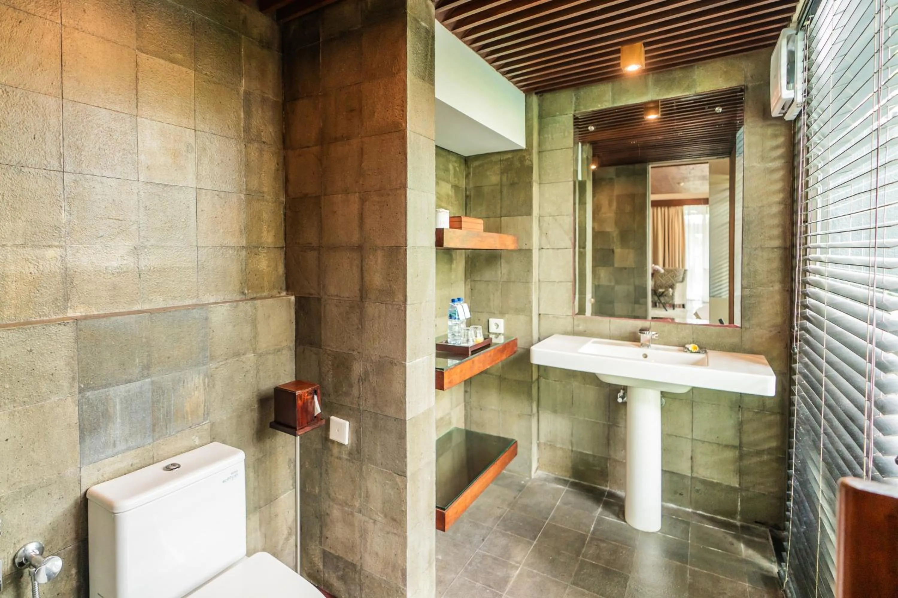 Toilet in Javana Royal Villas