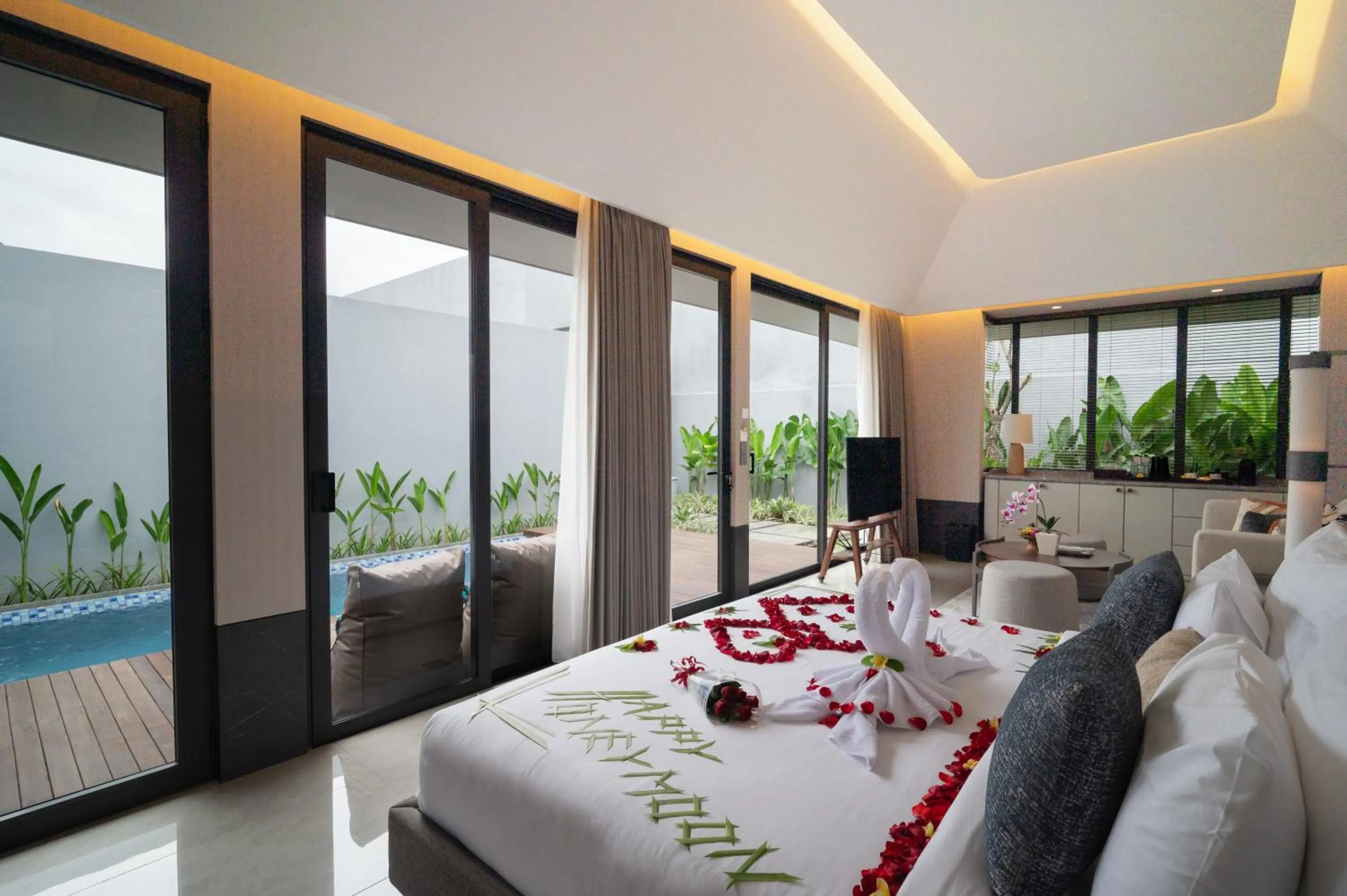 Bed in Javana Royal Villas