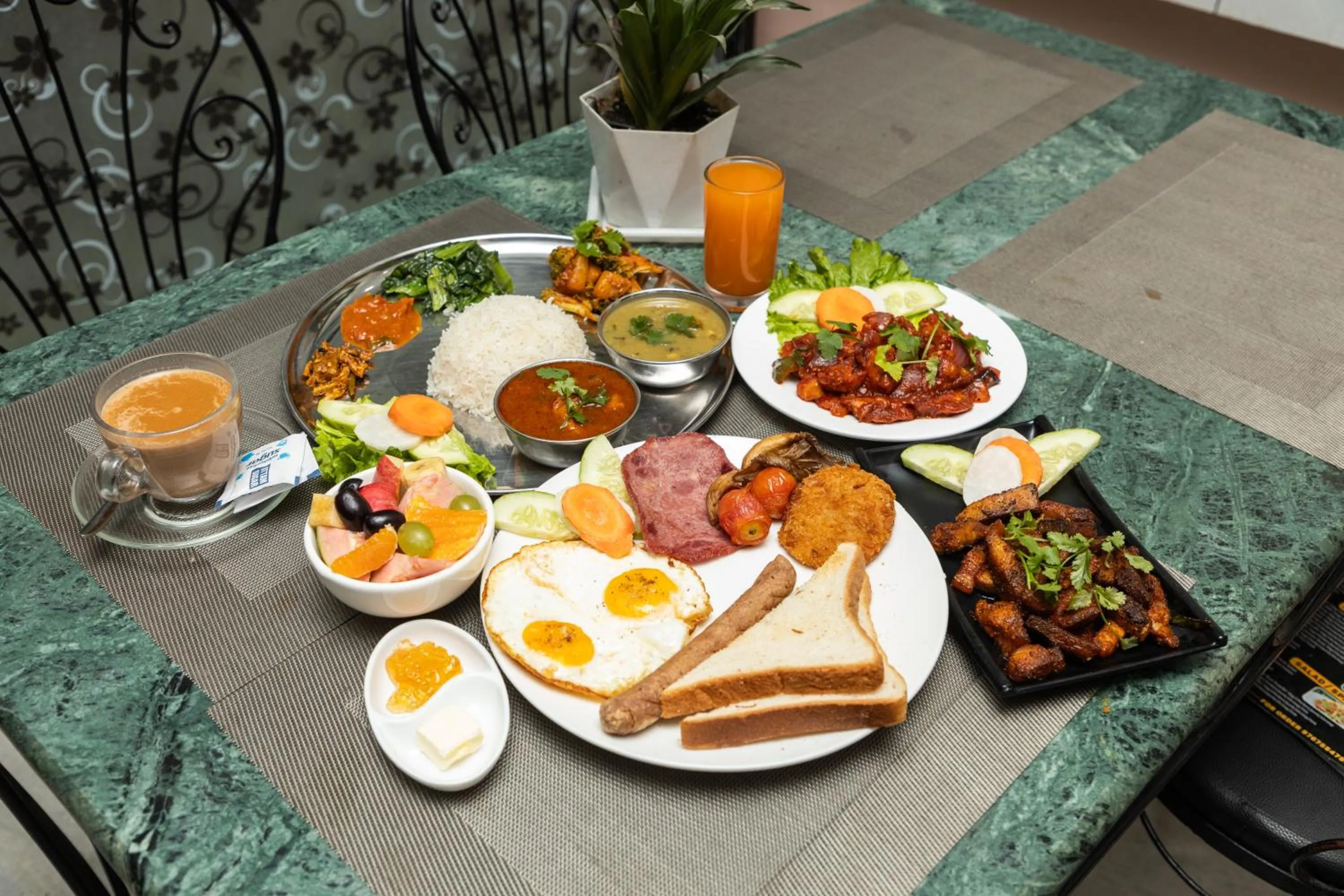 Food and drinks in Greatwall International Hotel