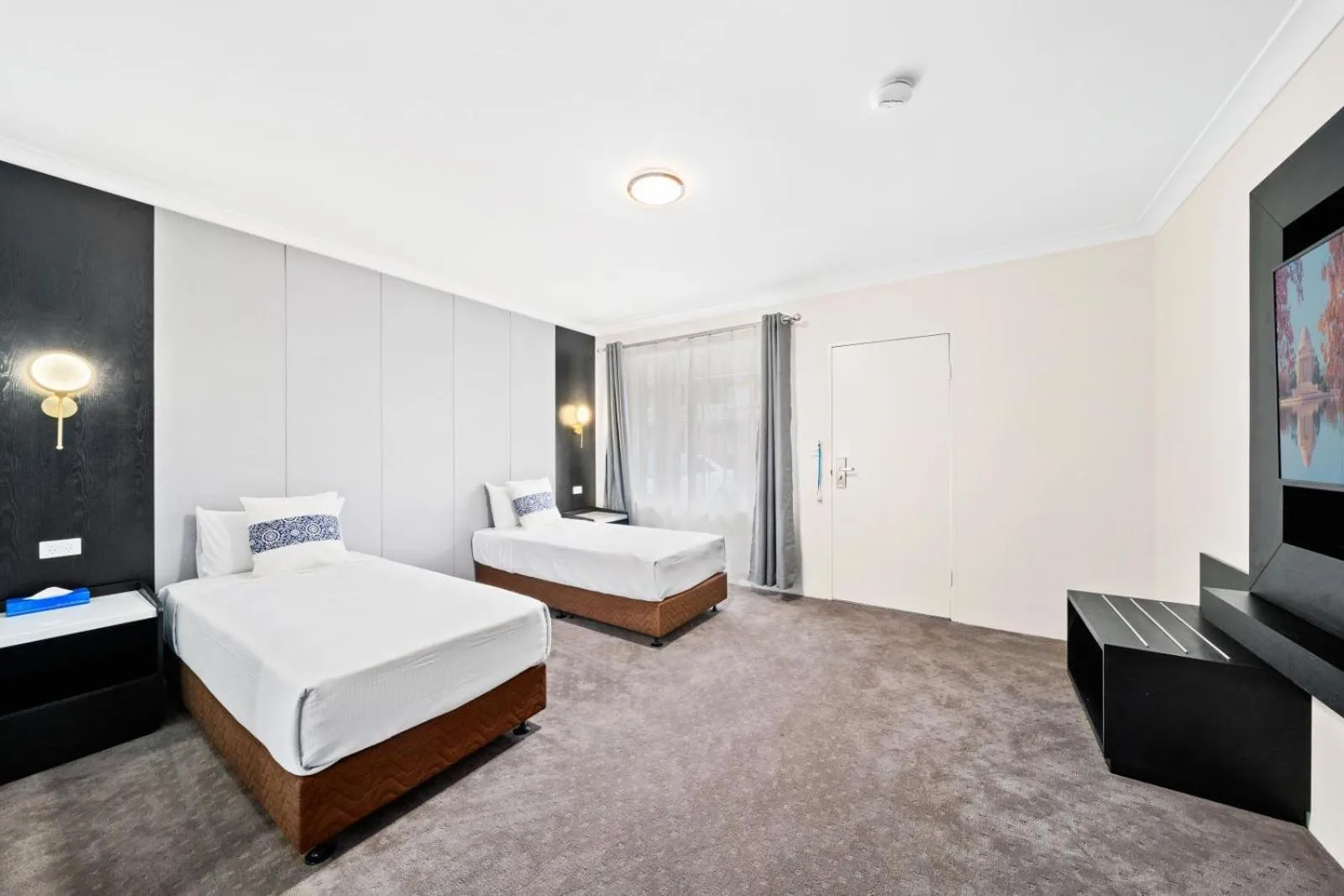 Photo of the whole room, Bed in WM Bankstown