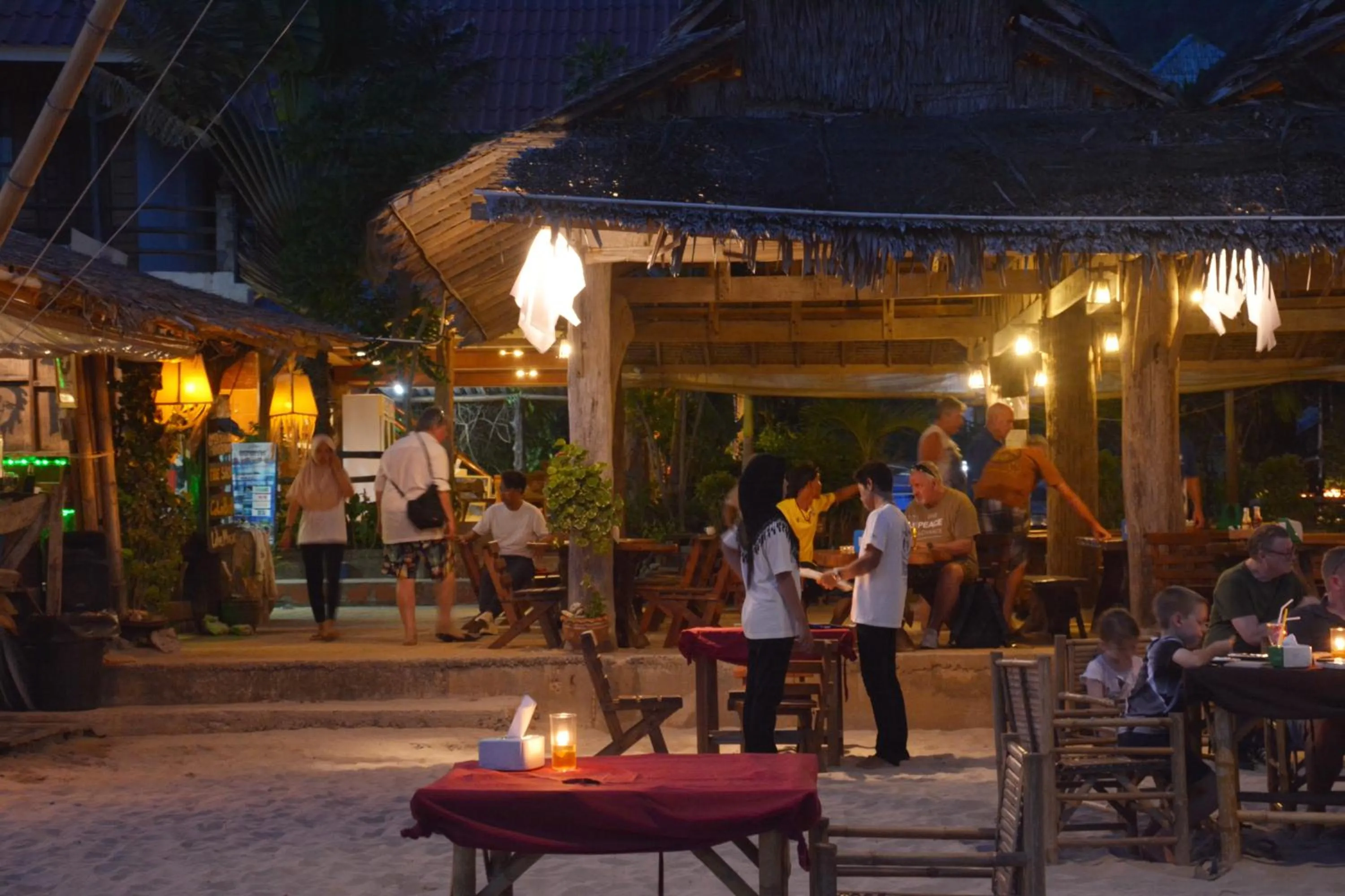 Restaurant/places to eat in Kantiang Bay View Resort