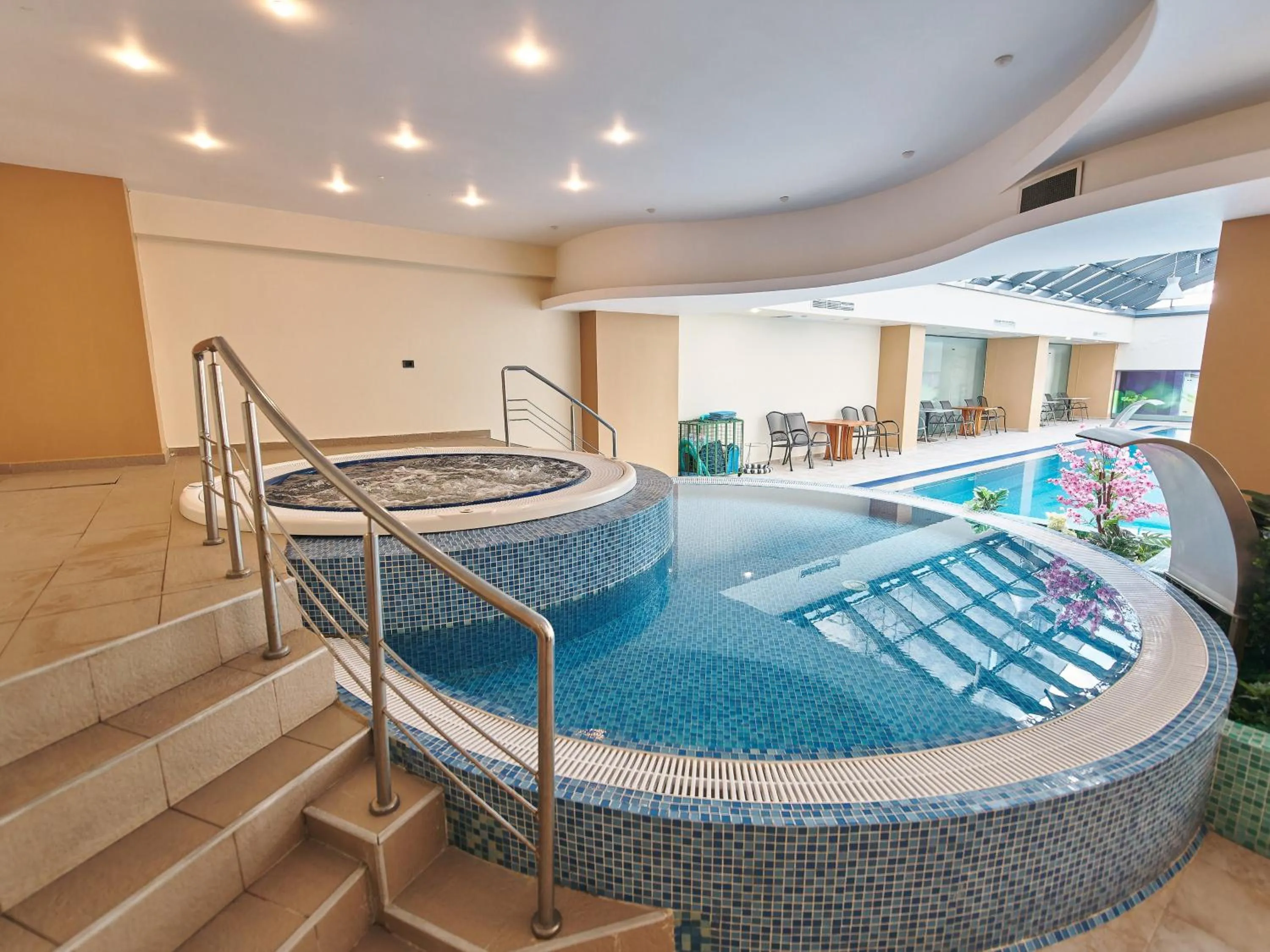 Swimming pool in Hotel EMD