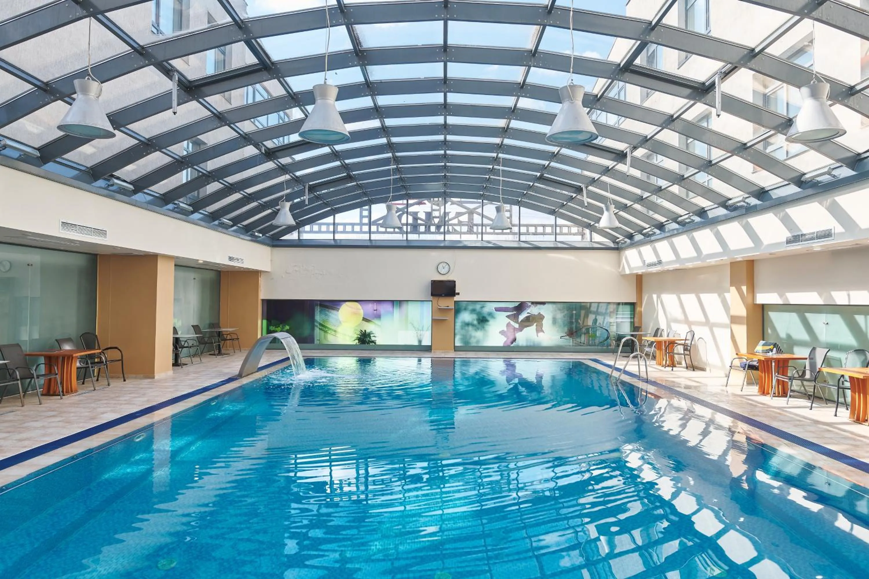 Swimming pool in Hotel EMD