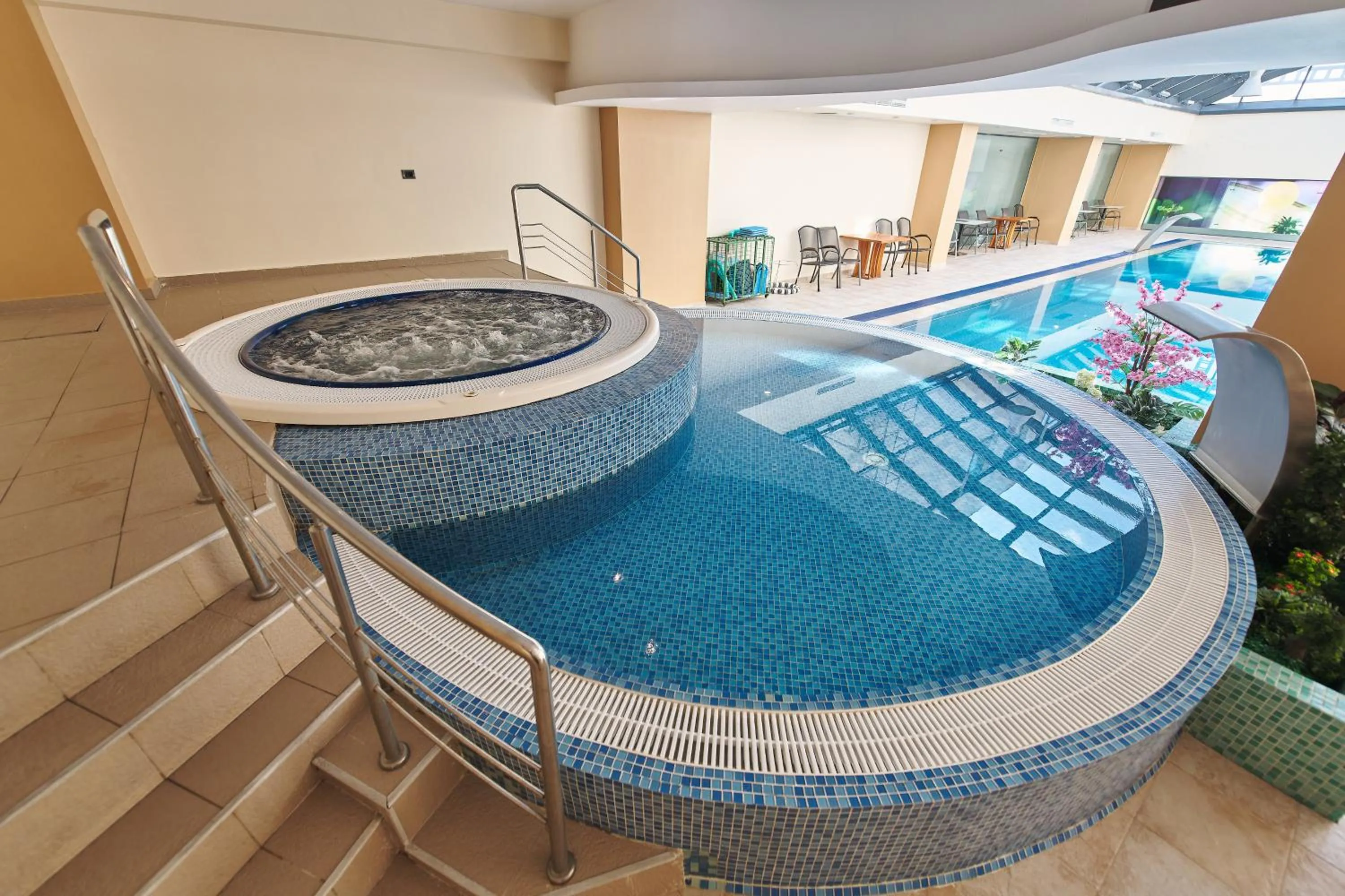 Swimming pool in Hotel EMD