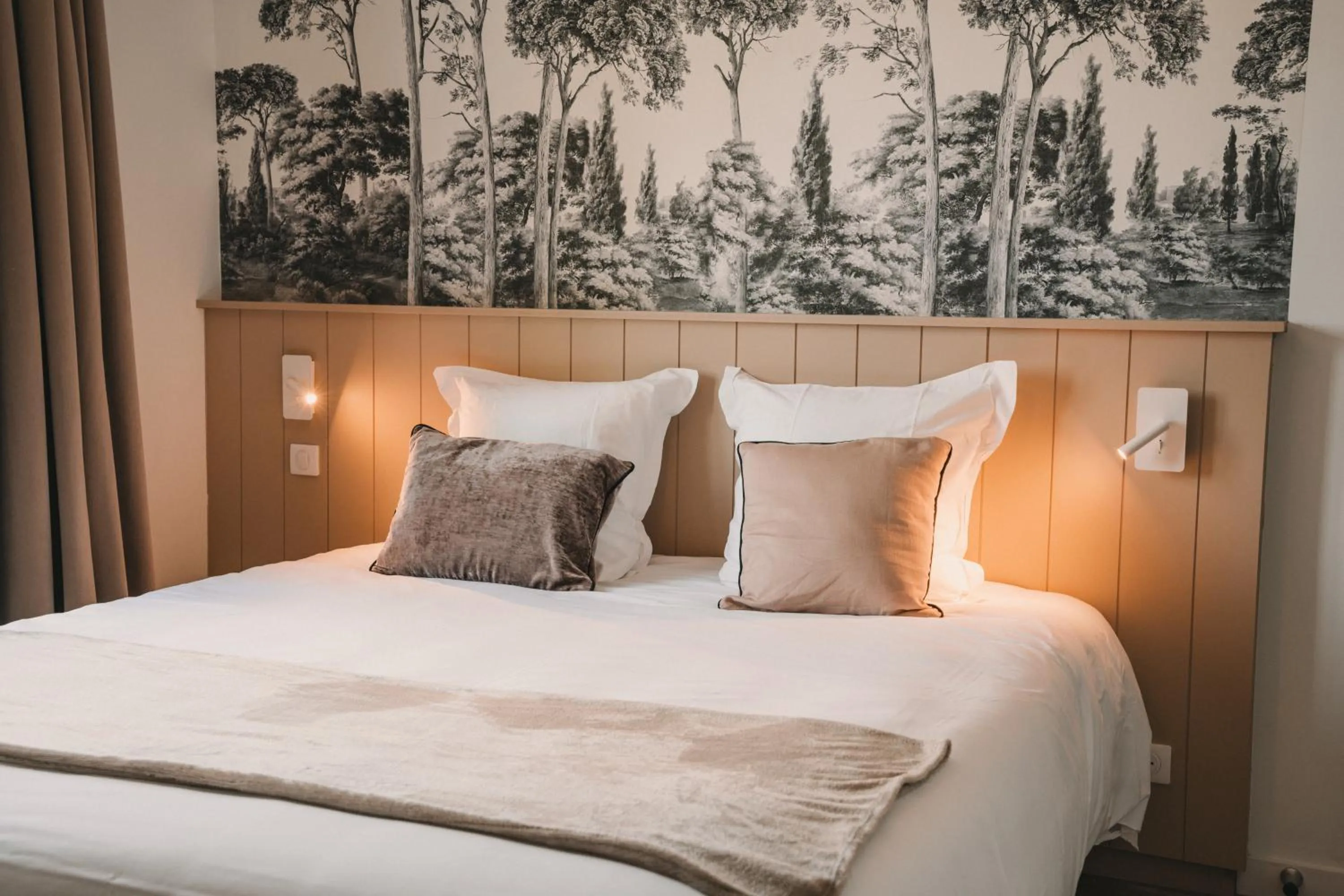 Bed in L'Armoric Hôtel - RÉNOVÉ