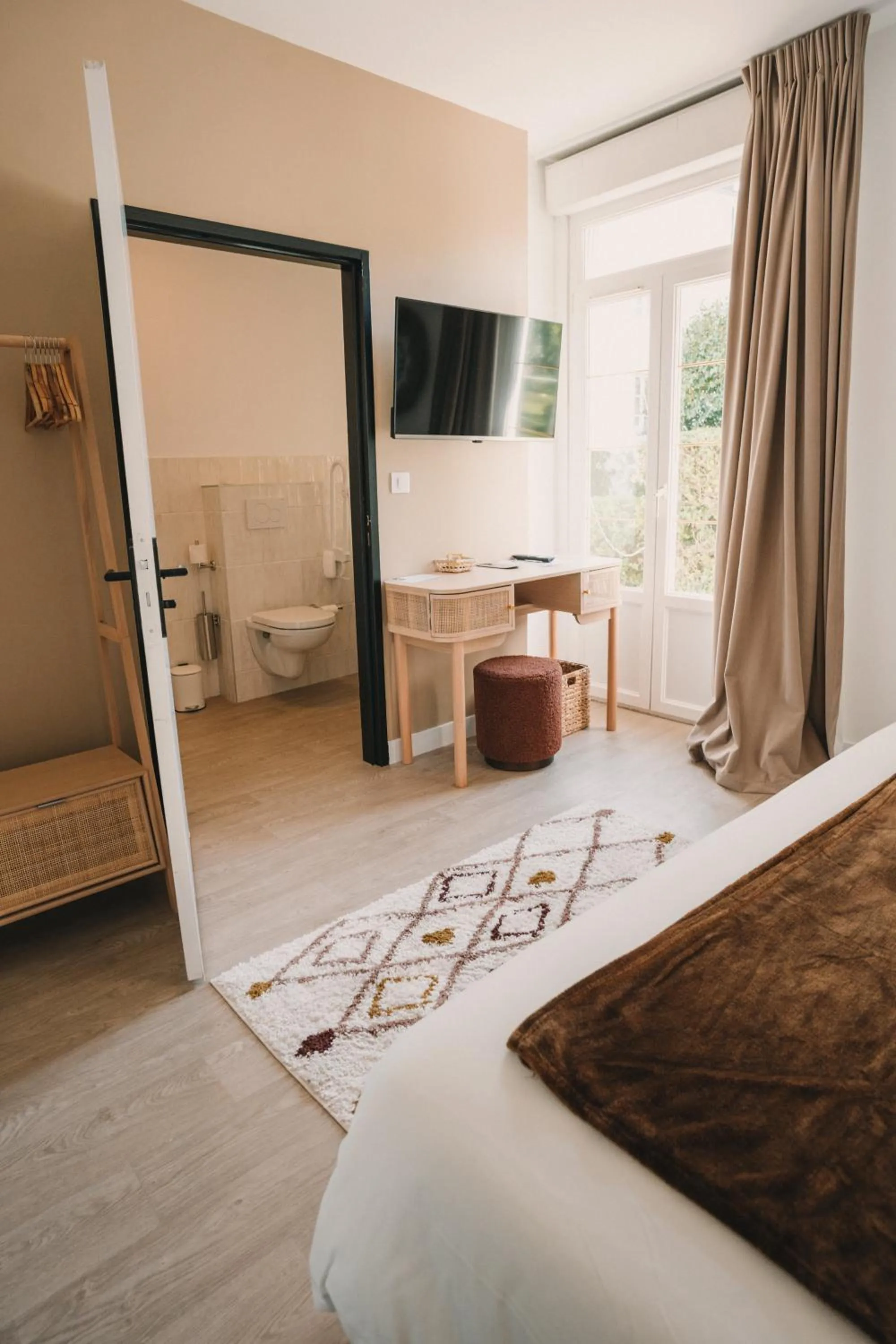 TV and multimedia in L'Armoric Hôtel - RÉNOVÉ