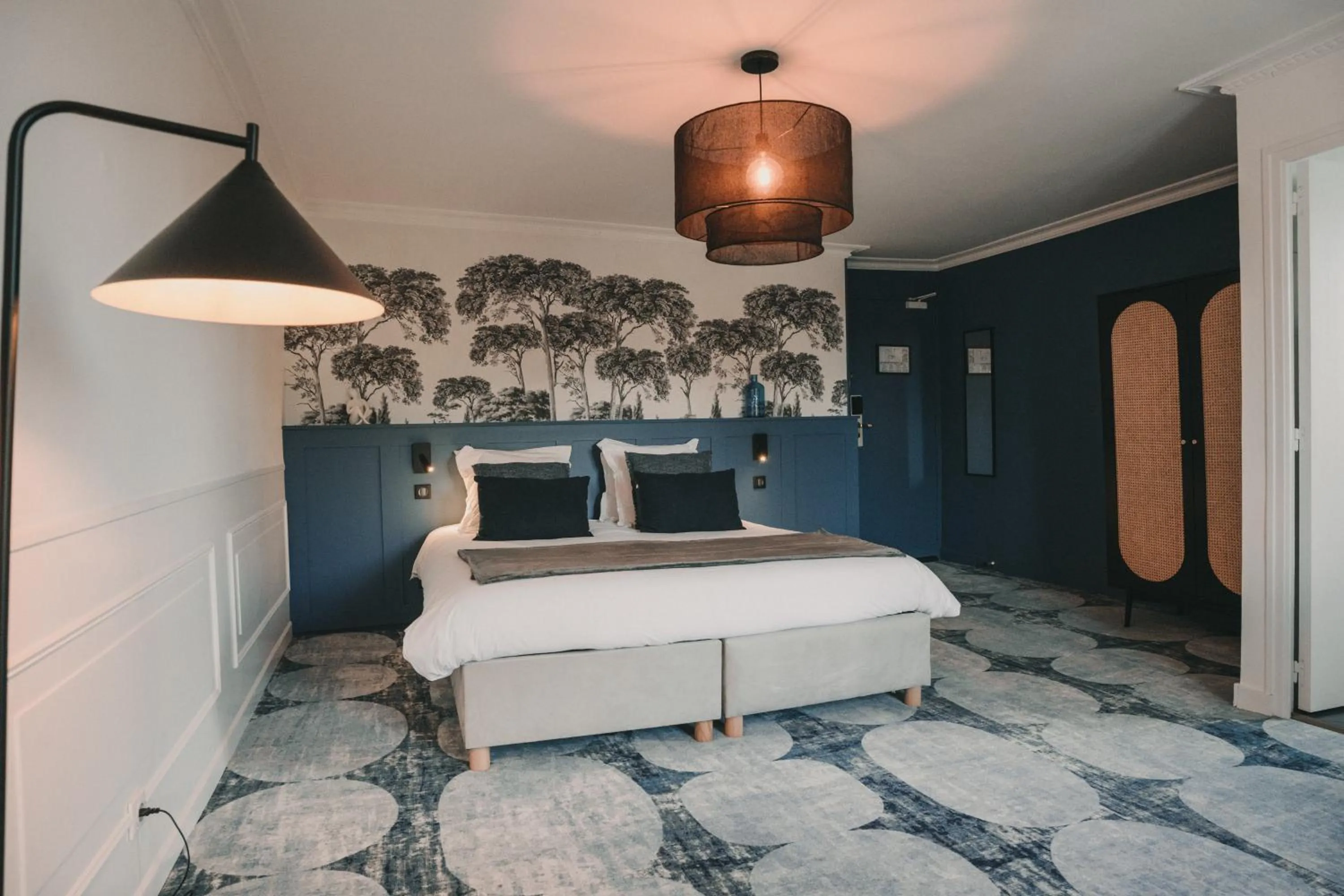 Bed in L'Armoric Hôtel - RÉNOVÉ