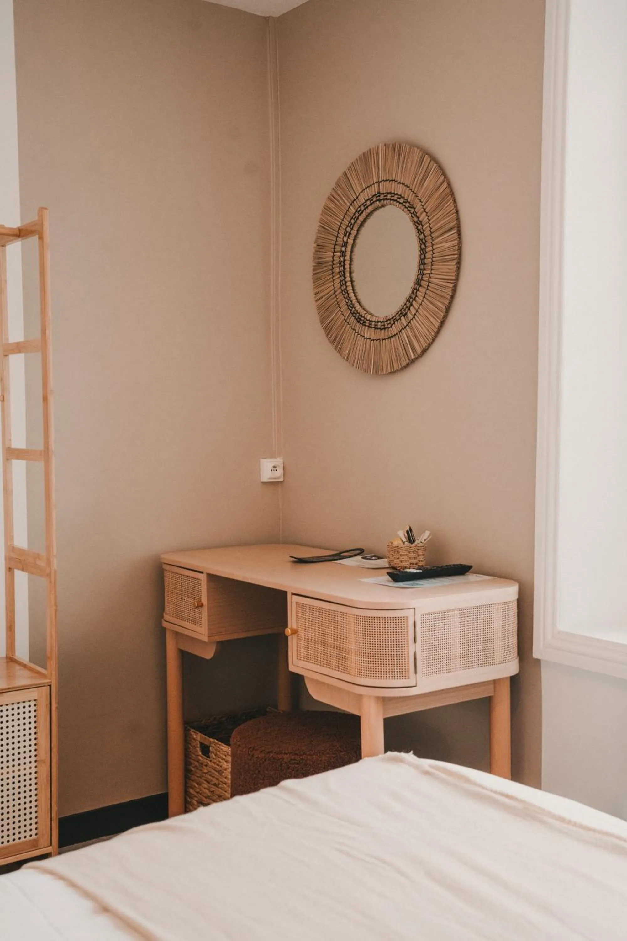 Seating area in L'Armoric Hôtel - RÉNOVÉ