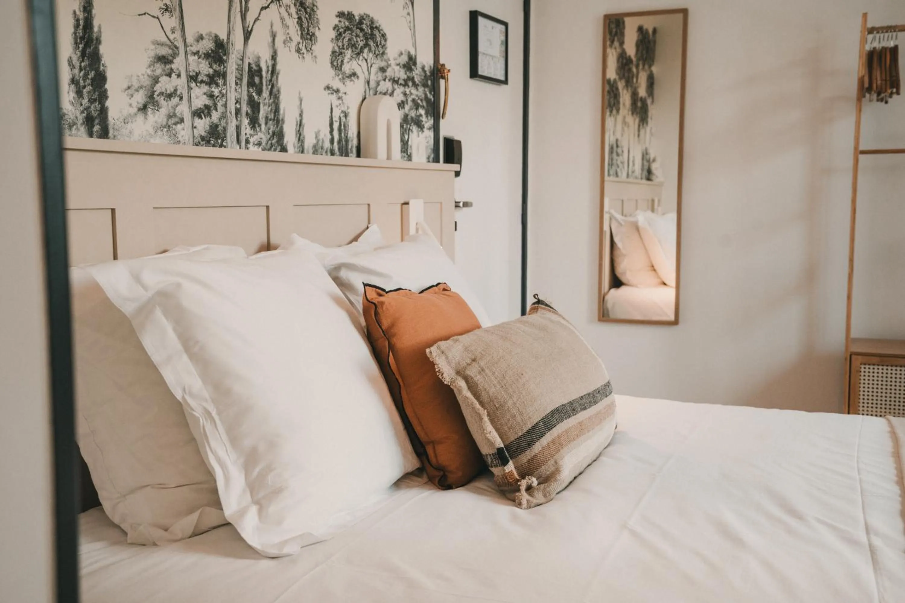 Bed in L'Armoric Hôtel - RÉNOVÉ