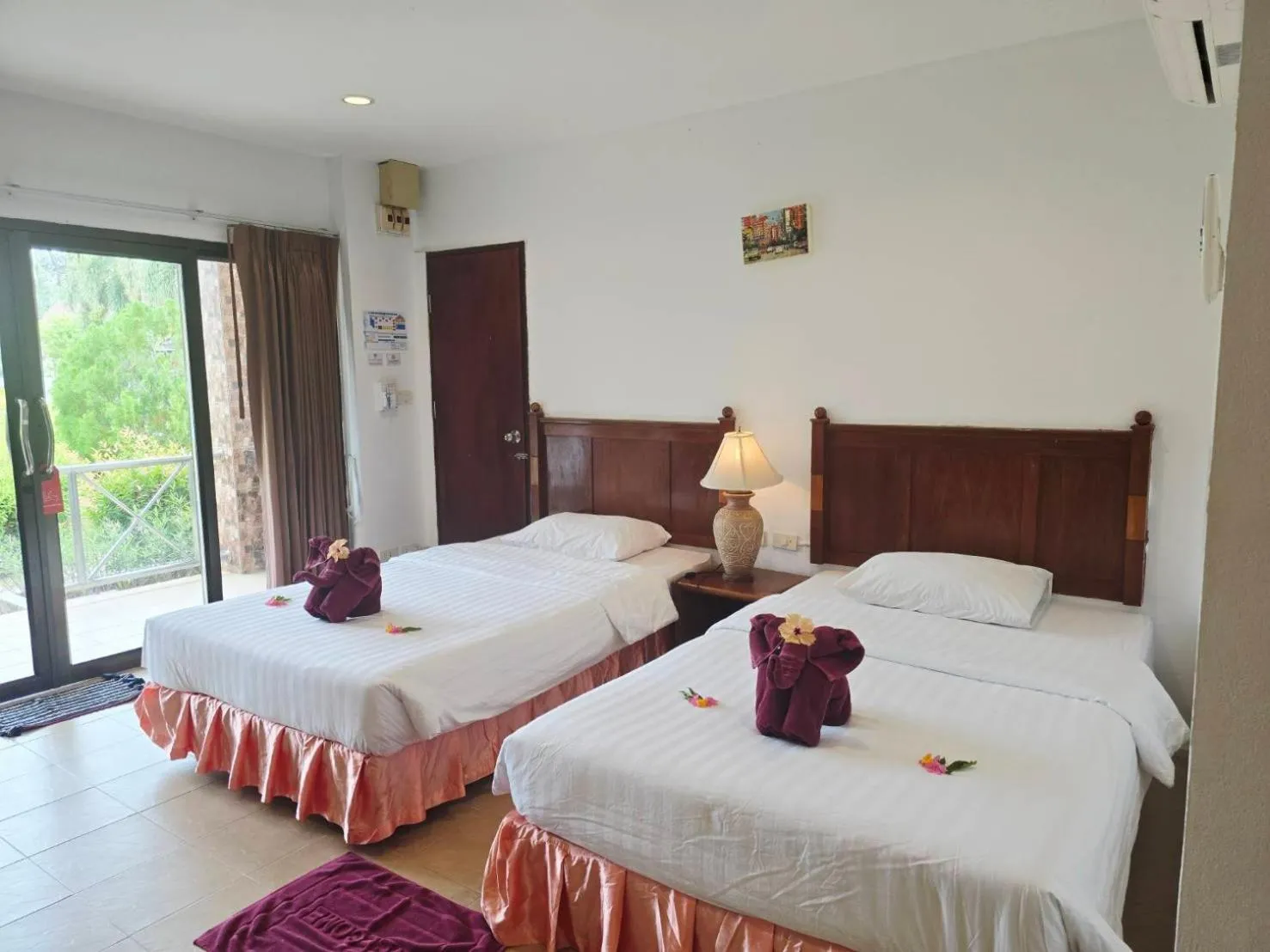 Bed in D.R. Lanta Bay Resort