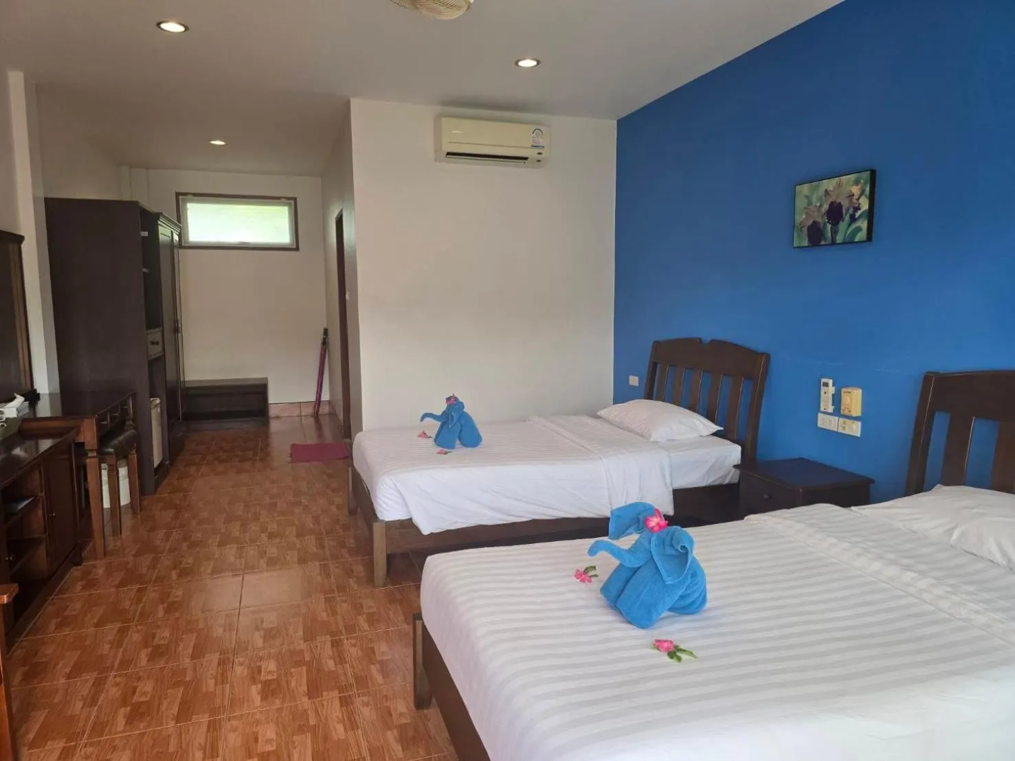 Bed in D.R. Lanta Bay Resort