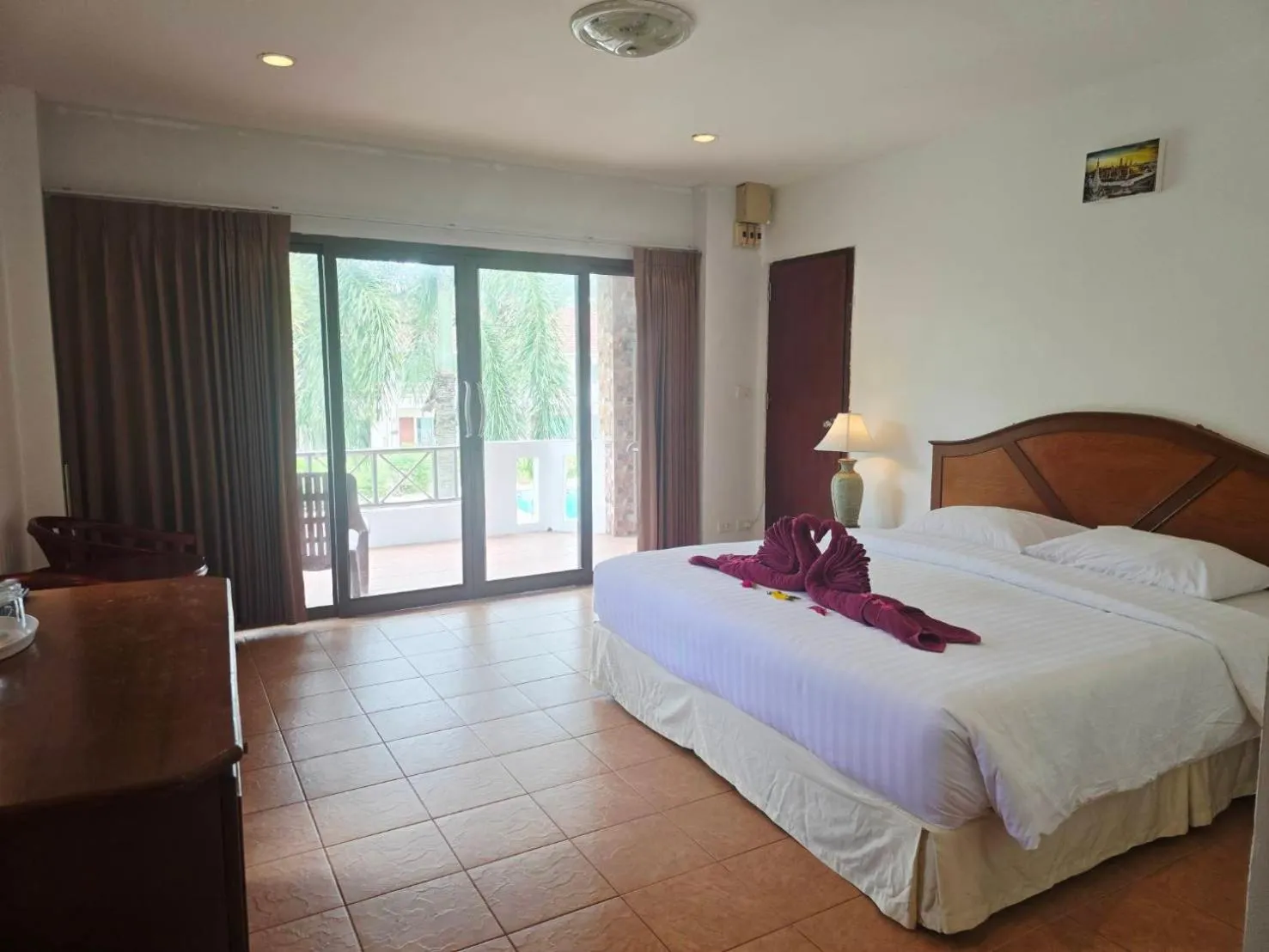 Bed in D.R. Lanta Bay Resort