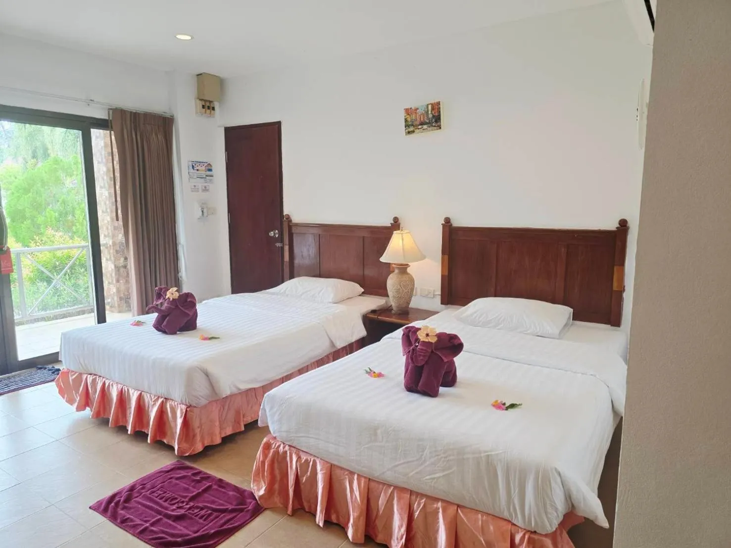 Bed in D.R. Lanta Bay Resort