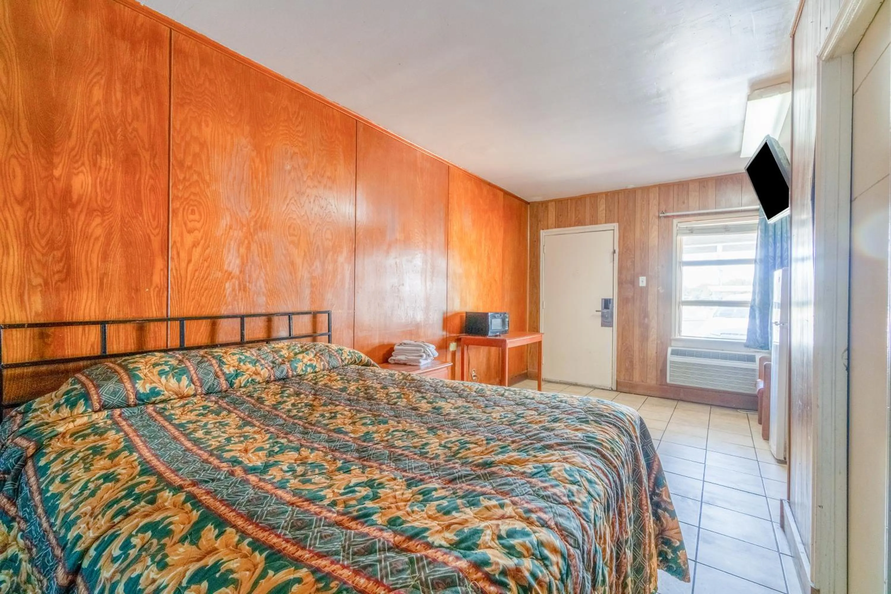 Bedroom, Bed in Gulfway Motel By OYO Near Airport I 37