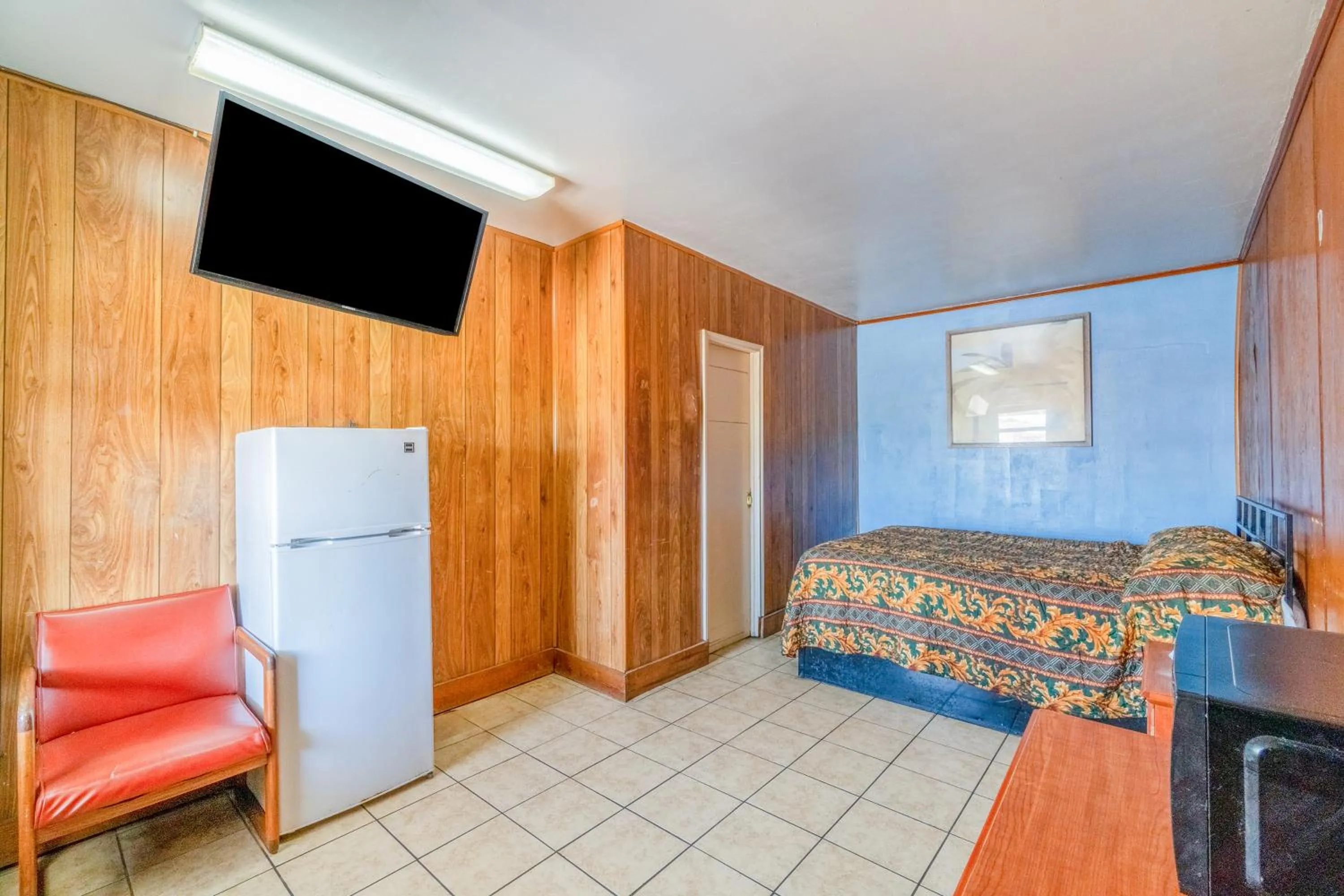Bedroom, Bed in Gulfway Motel By OYO Near Airport I 37