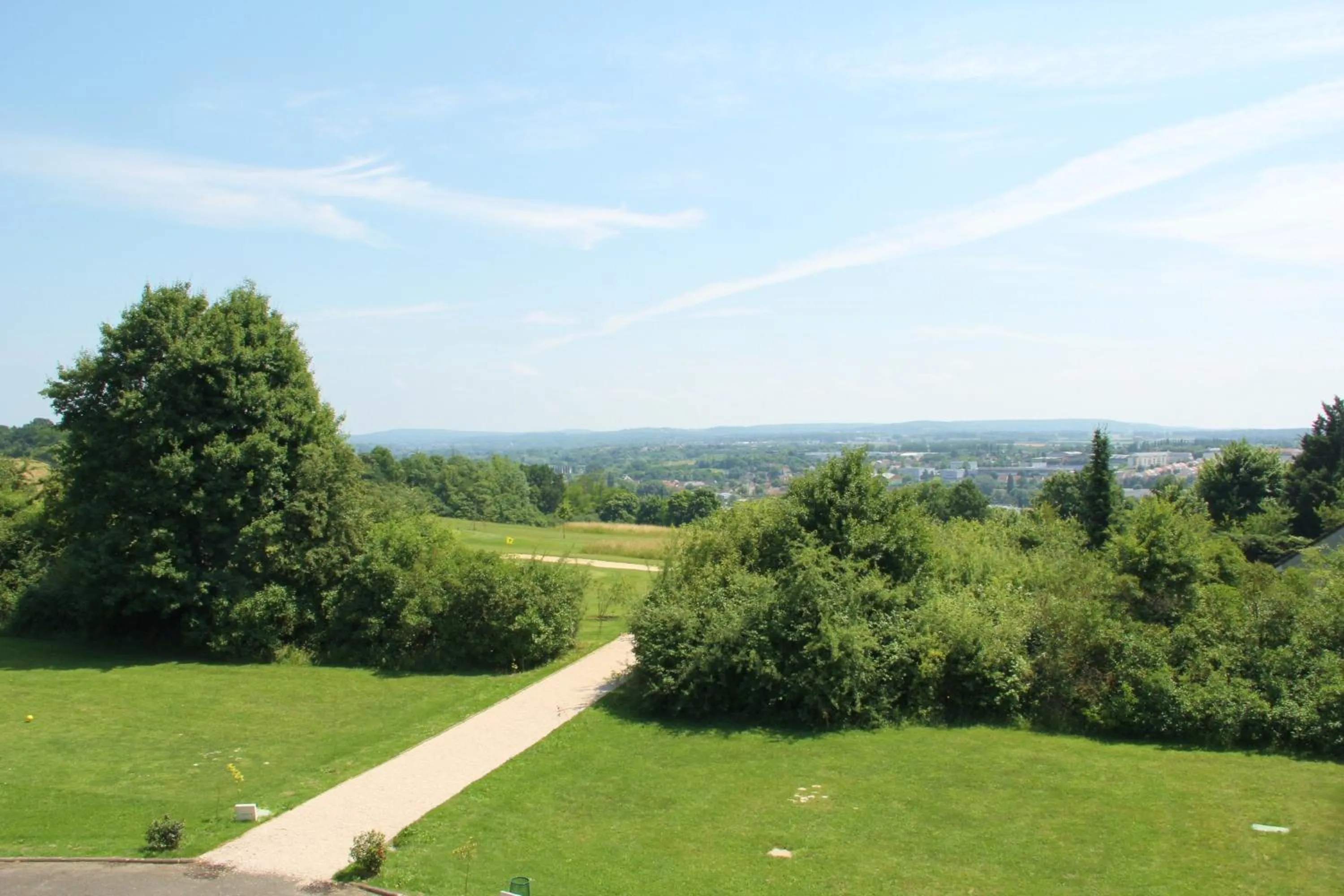Garden in Hôtel Château de l'Hermitage