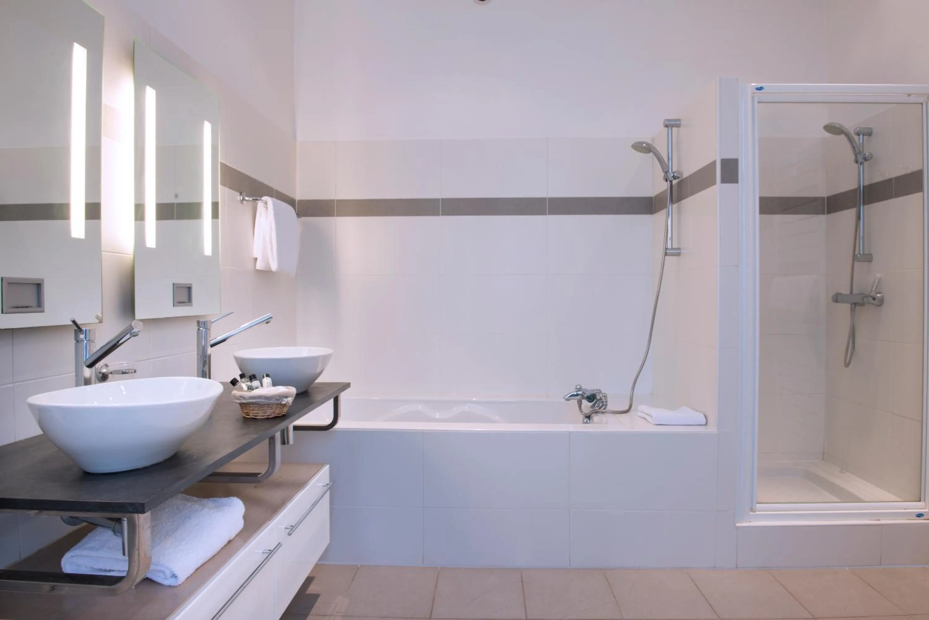 Bathroom in Hôtel Château de l'Hermitage