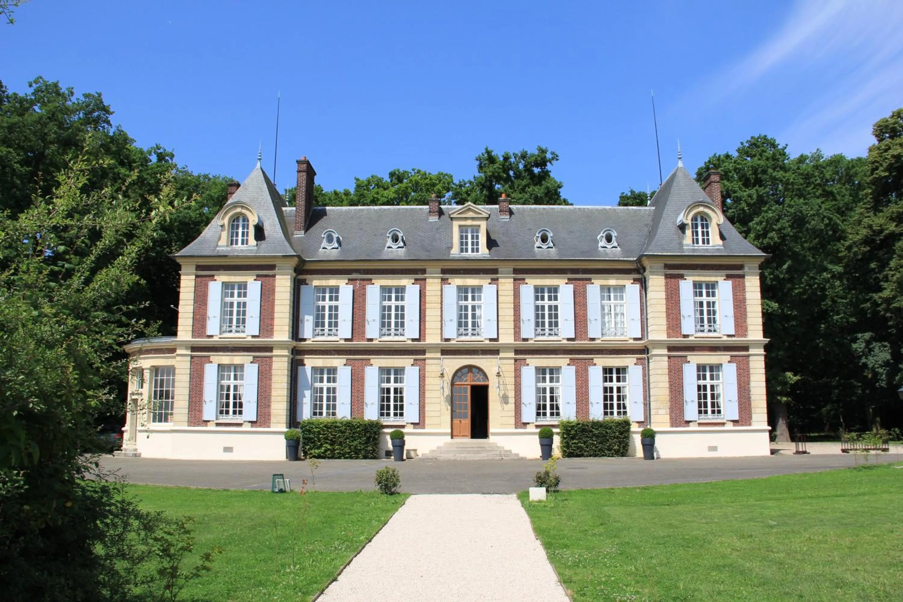 Property building in Hôtel Château de l'Hermitage