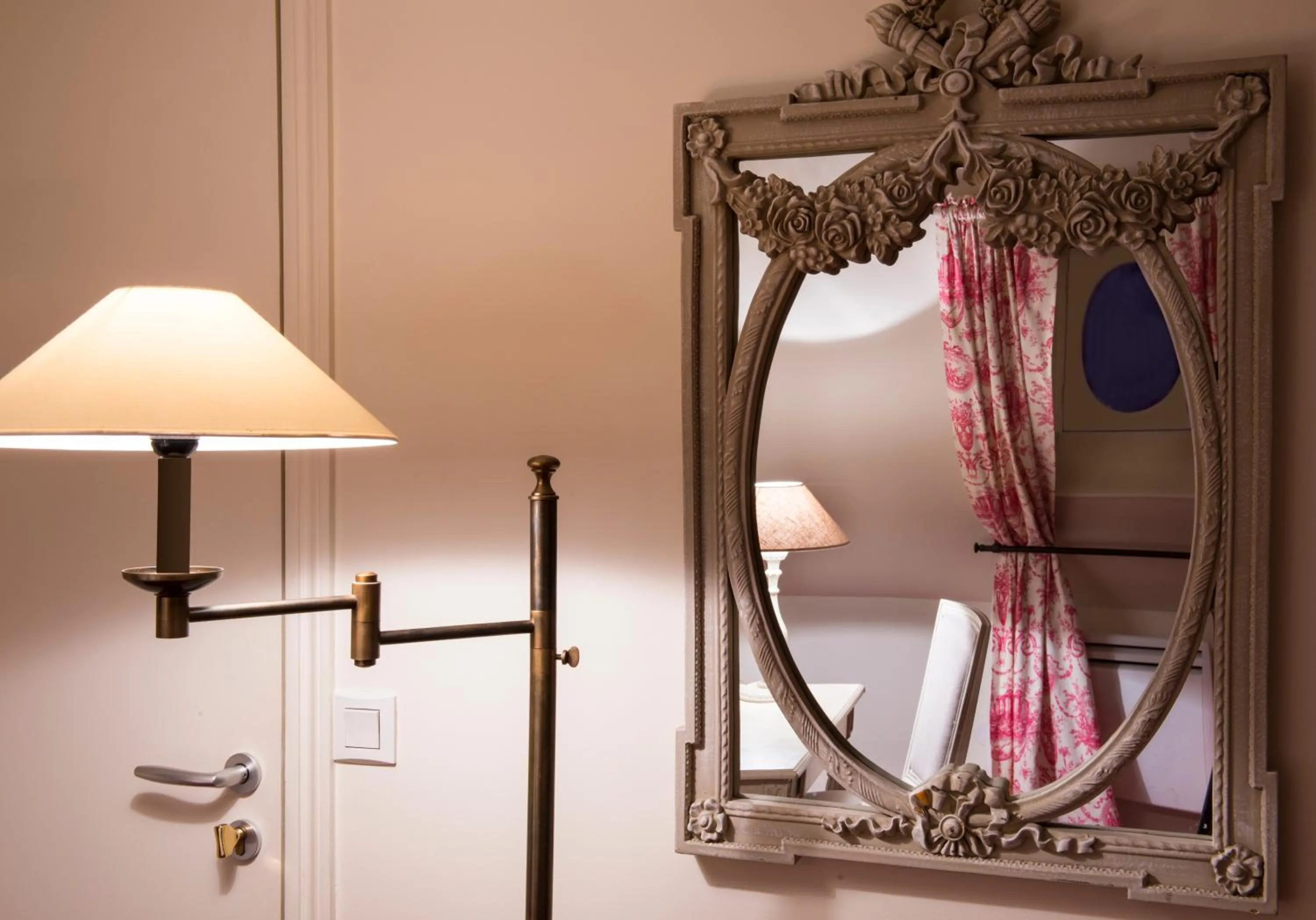 Bedroom in Hôtel Château de l'Hermitage