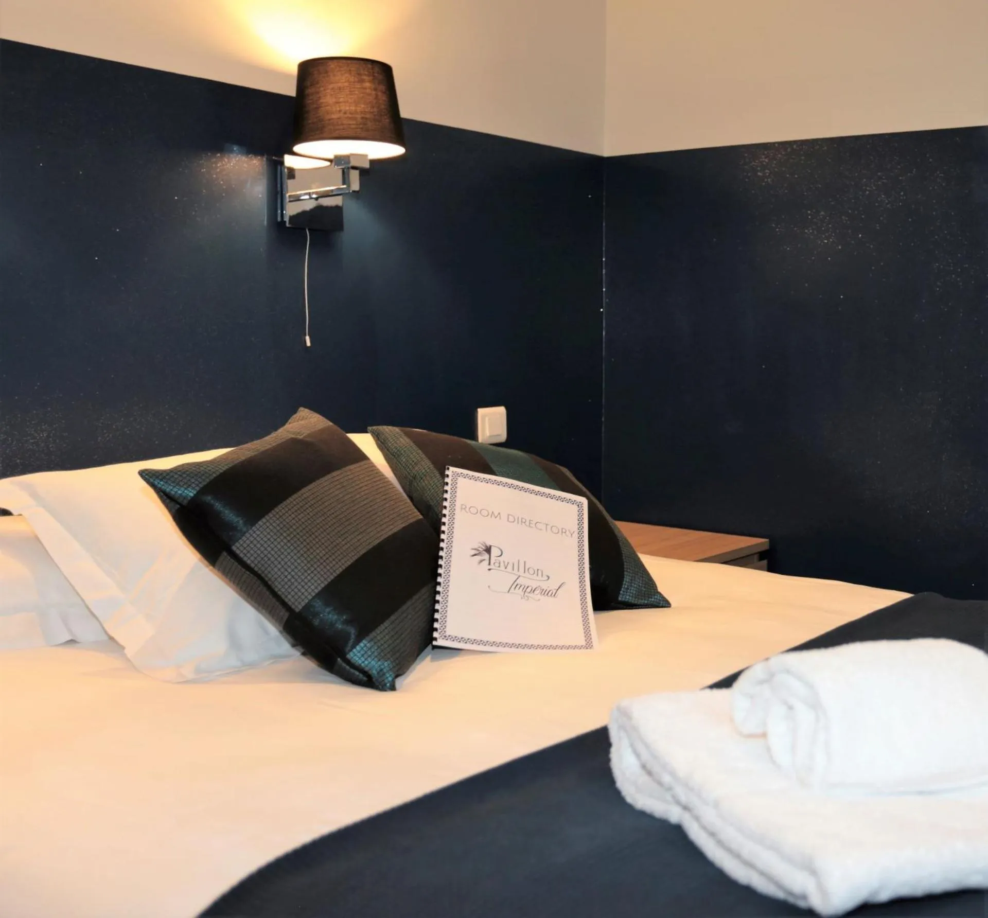 Property building, Bed in Hotel Pavillon Imperial